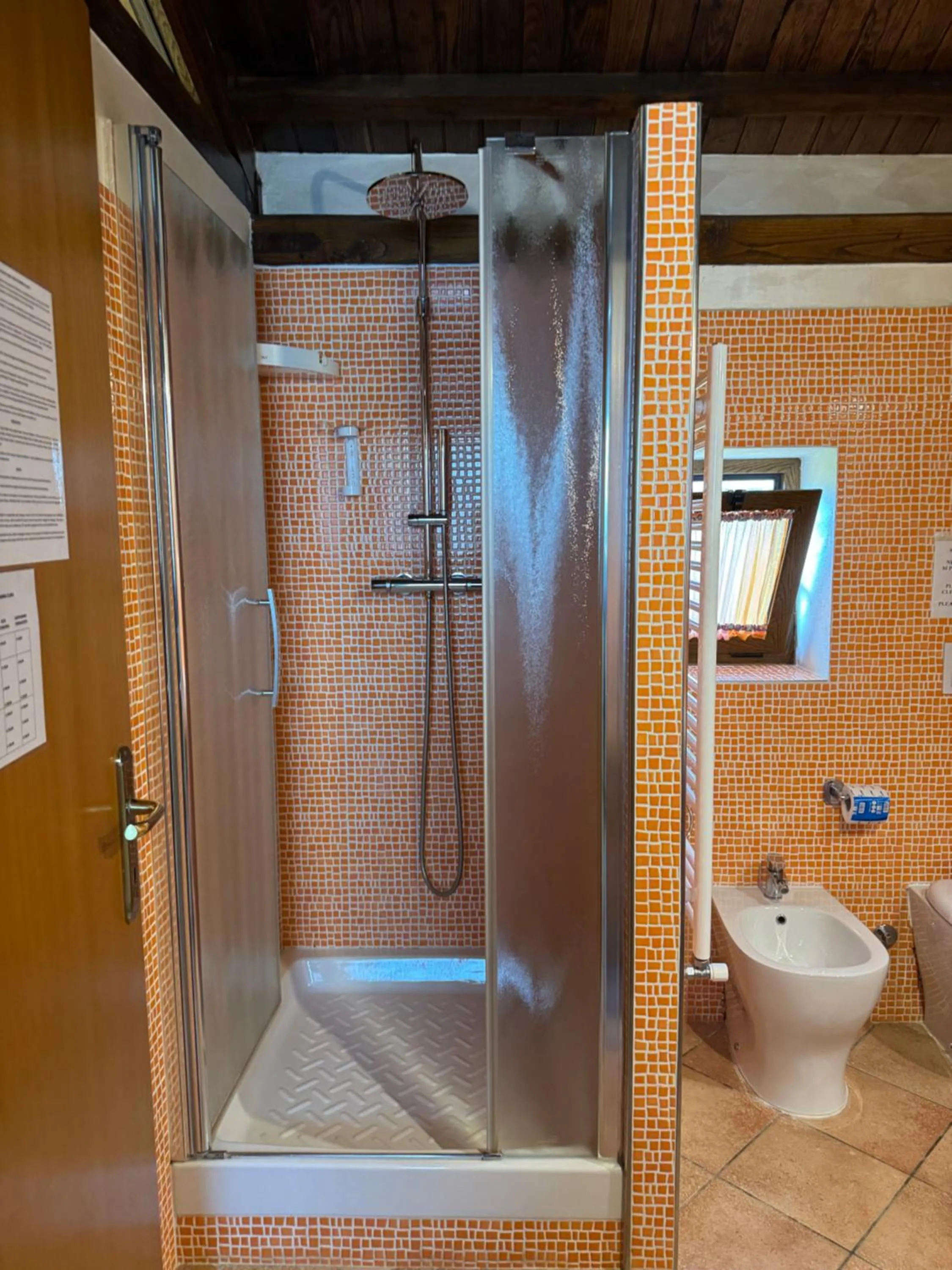 Shower in B&B oasi di mamma clara