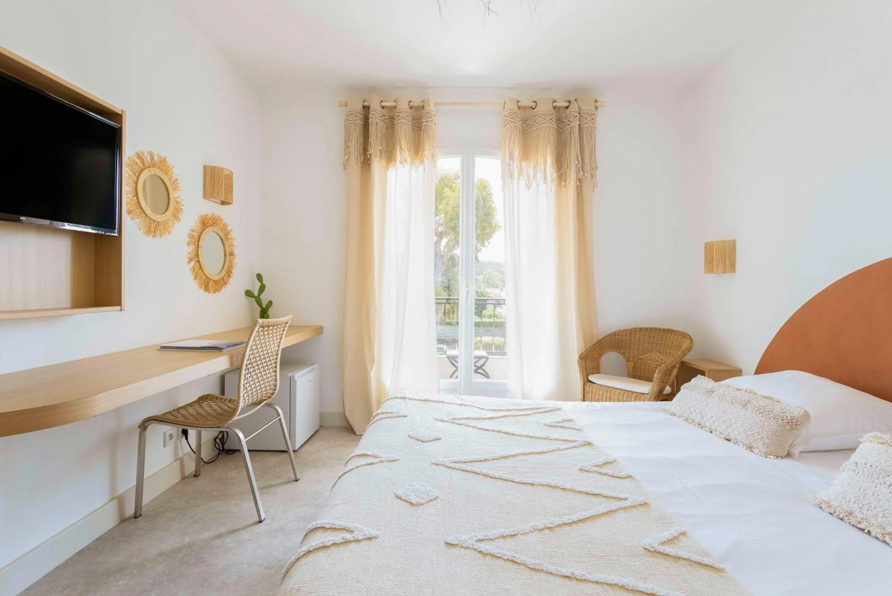 Photo of the whole room, Bed in Le Relais d'Agay
