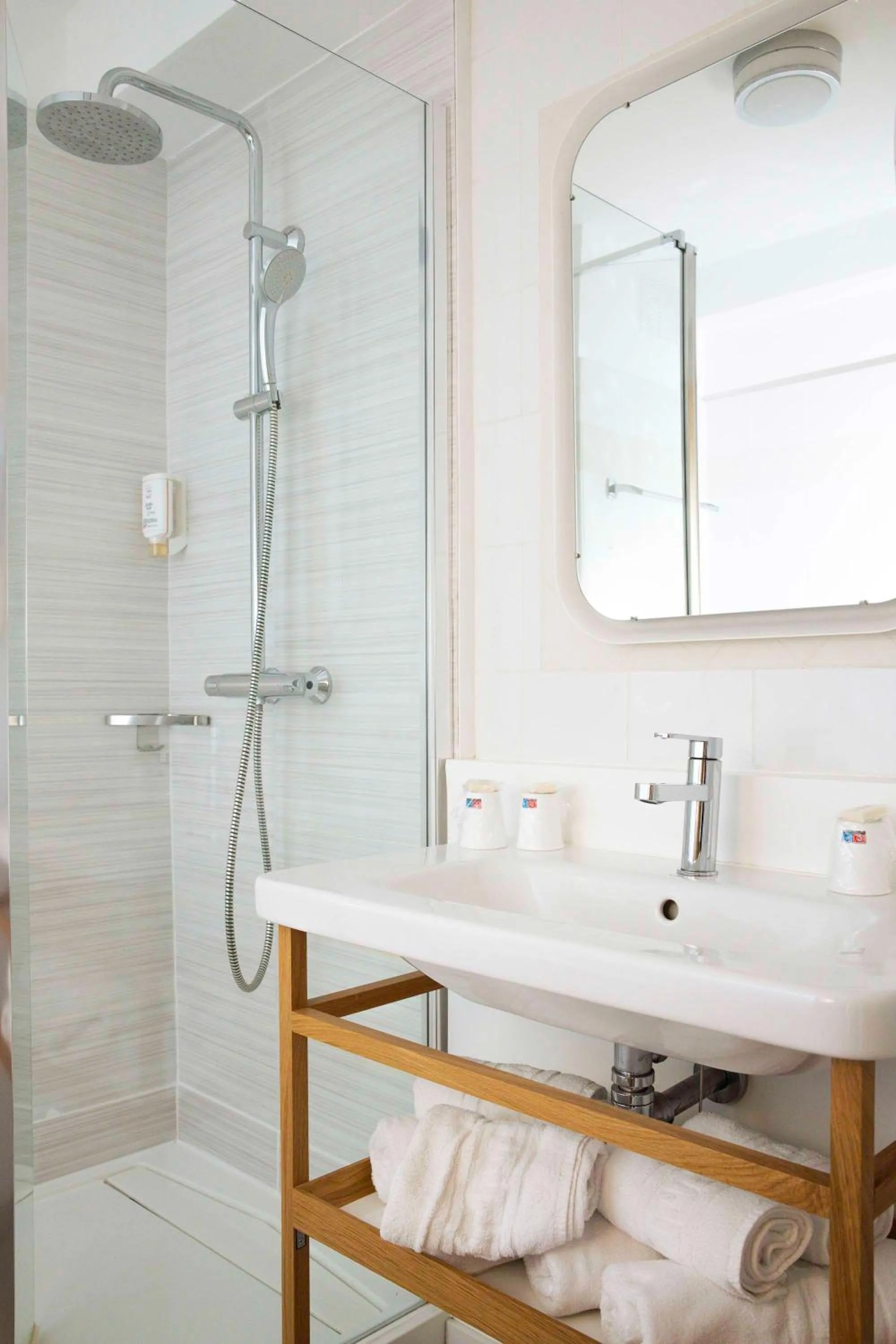 Shower in Le Relais d'Agay