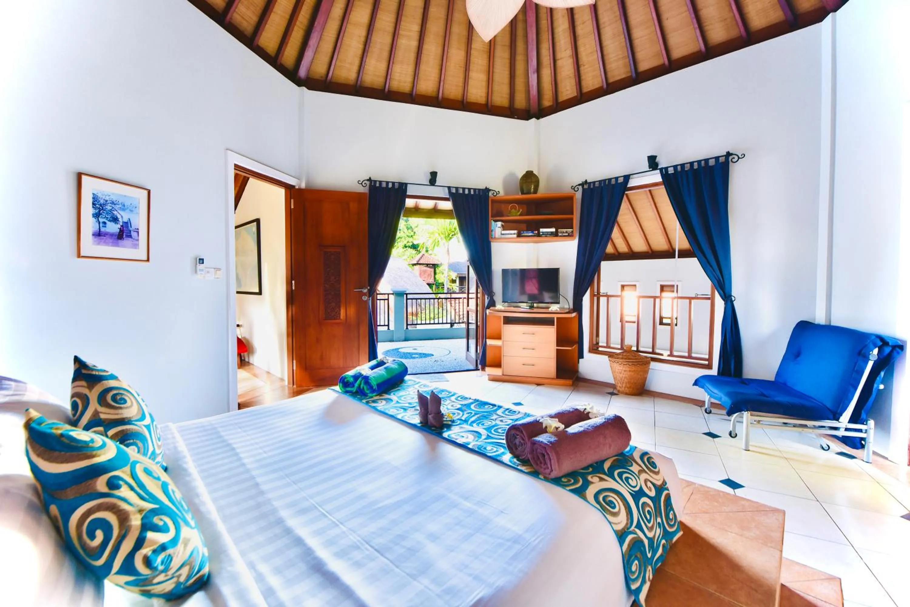 Bed in Villa Naga Maya