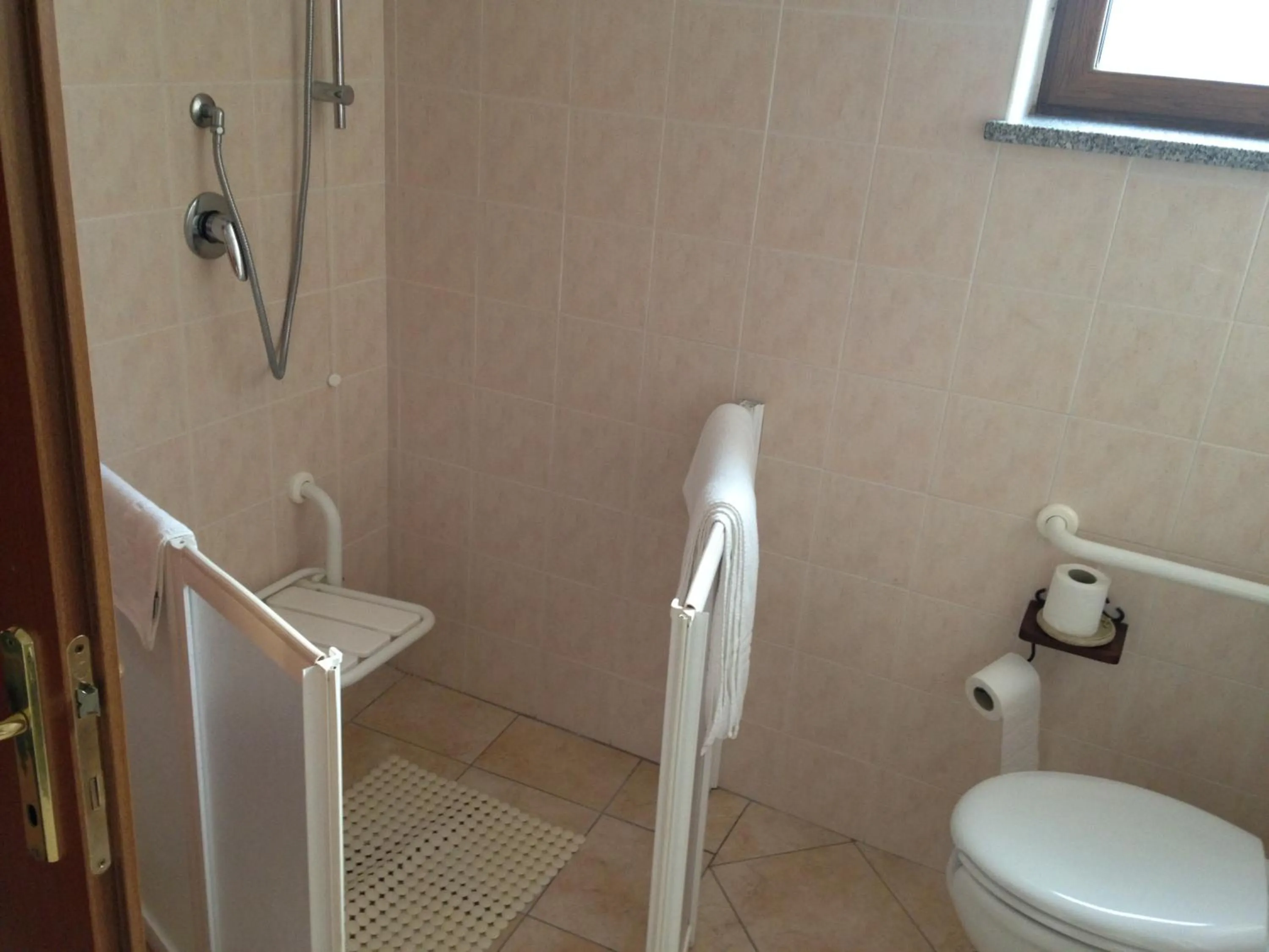 Bathroom in Albergo Ristorante Pizzeria La Bocca di Bacco