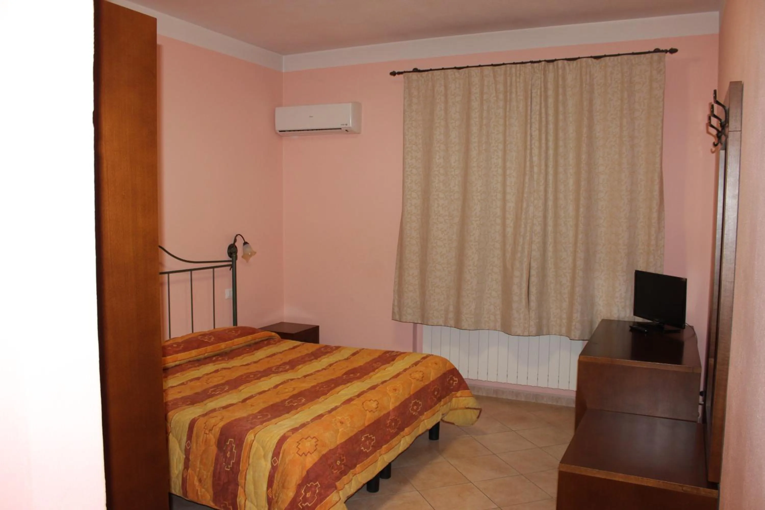 Bed in Albergo Ristorante Pizzeria La Bocca di Bacco