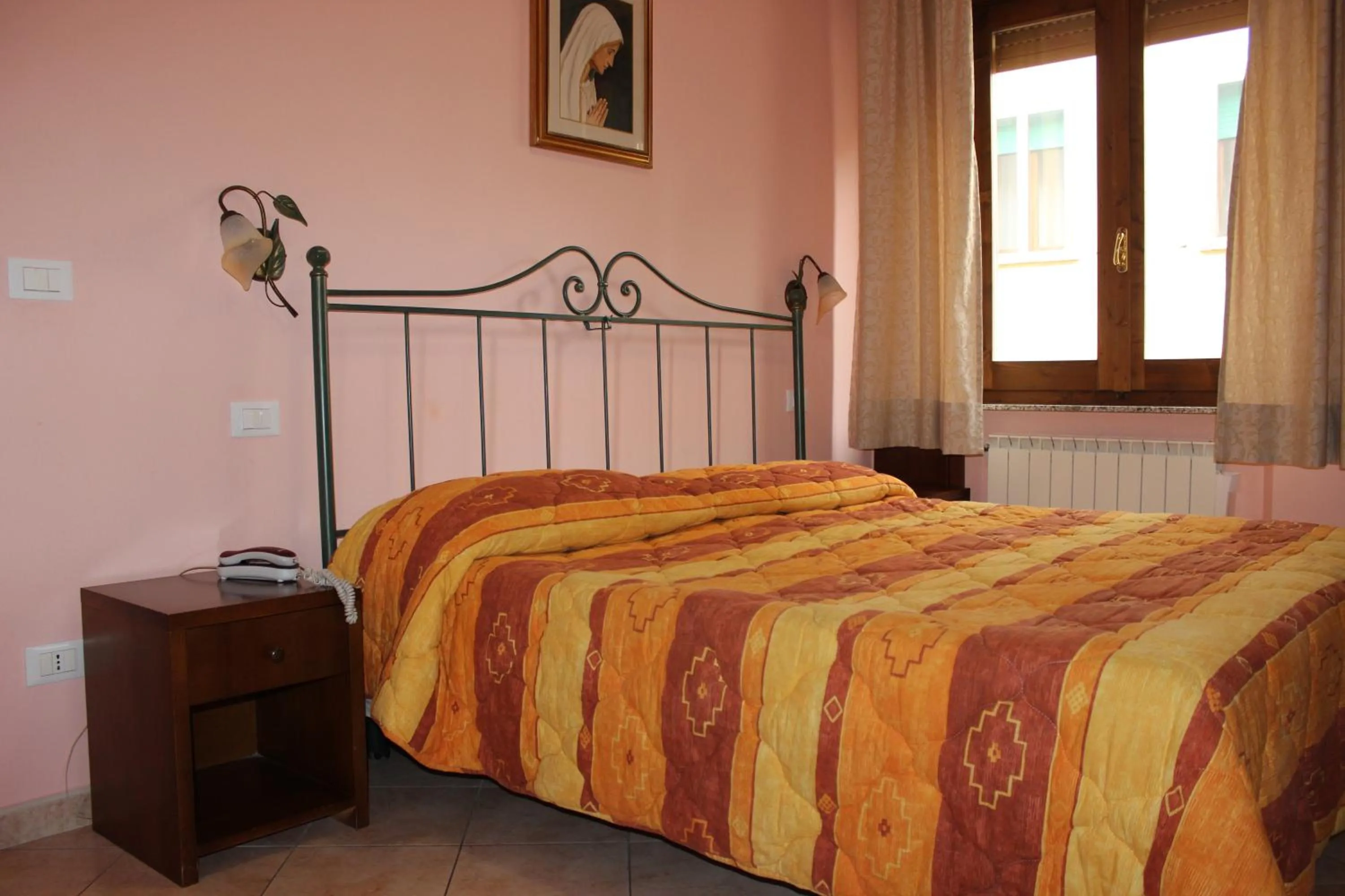Bed in Albergo Ristorante Pizzeria La Bocca di Bacco