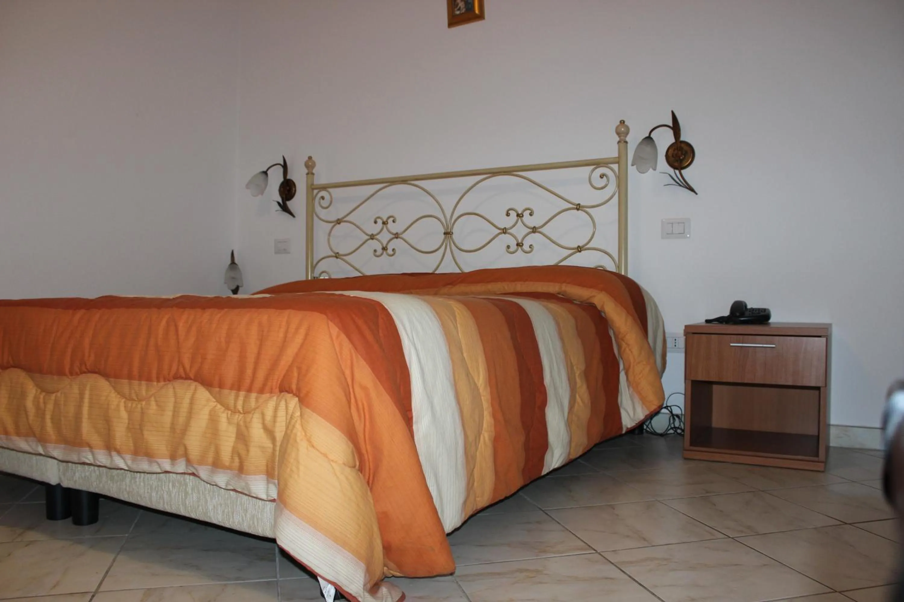 Bed in Albergo Ristorante Pizzeria La Bocca di Bacco