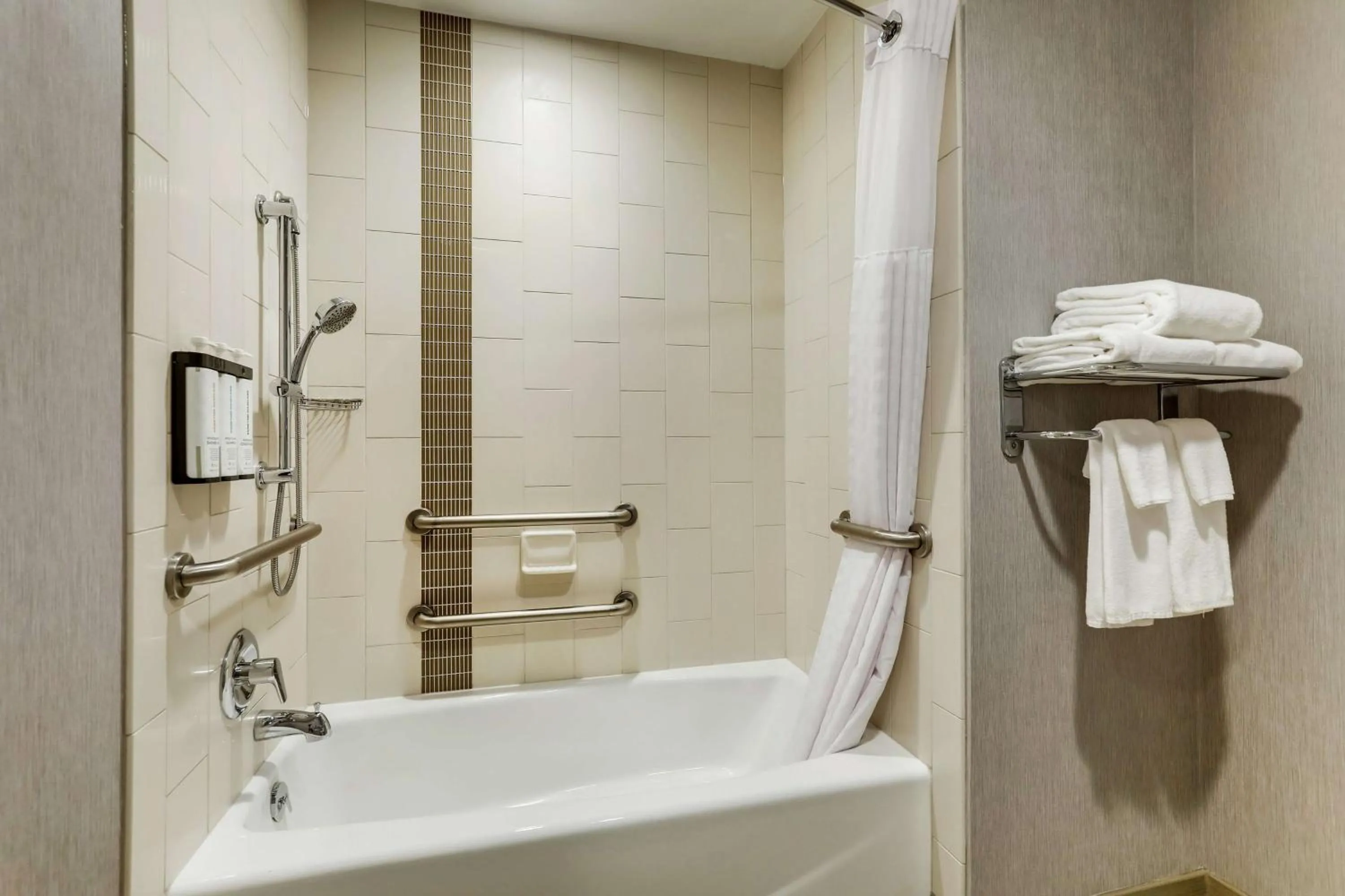 Bathroom in Hyatt Place St. Louis/Chesterfield