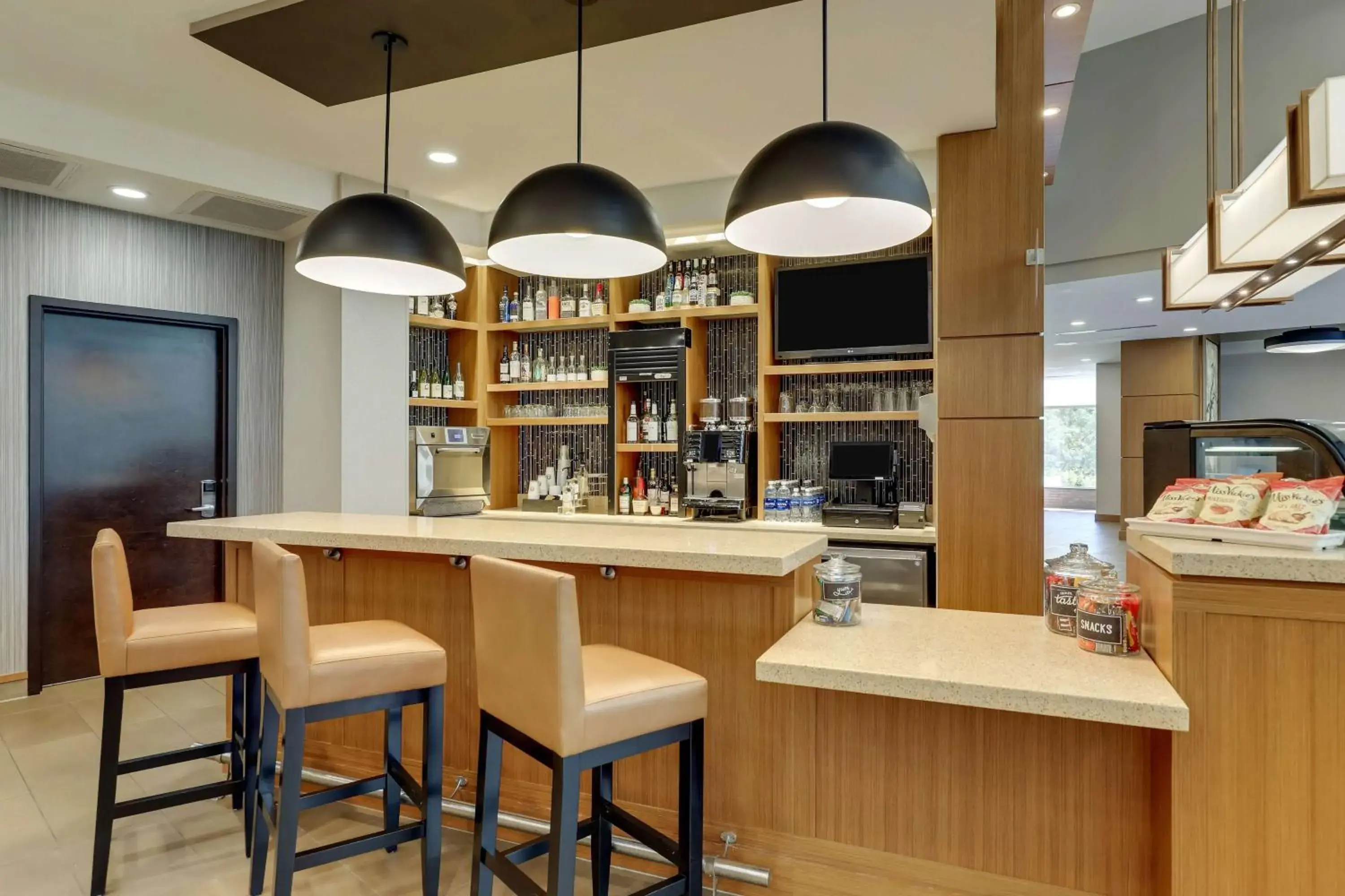 Lounge or bar in Hyatt Place St. Louis/Chesterfield Lounge or bar in Hyatt Place St. Louis/Chesterfield