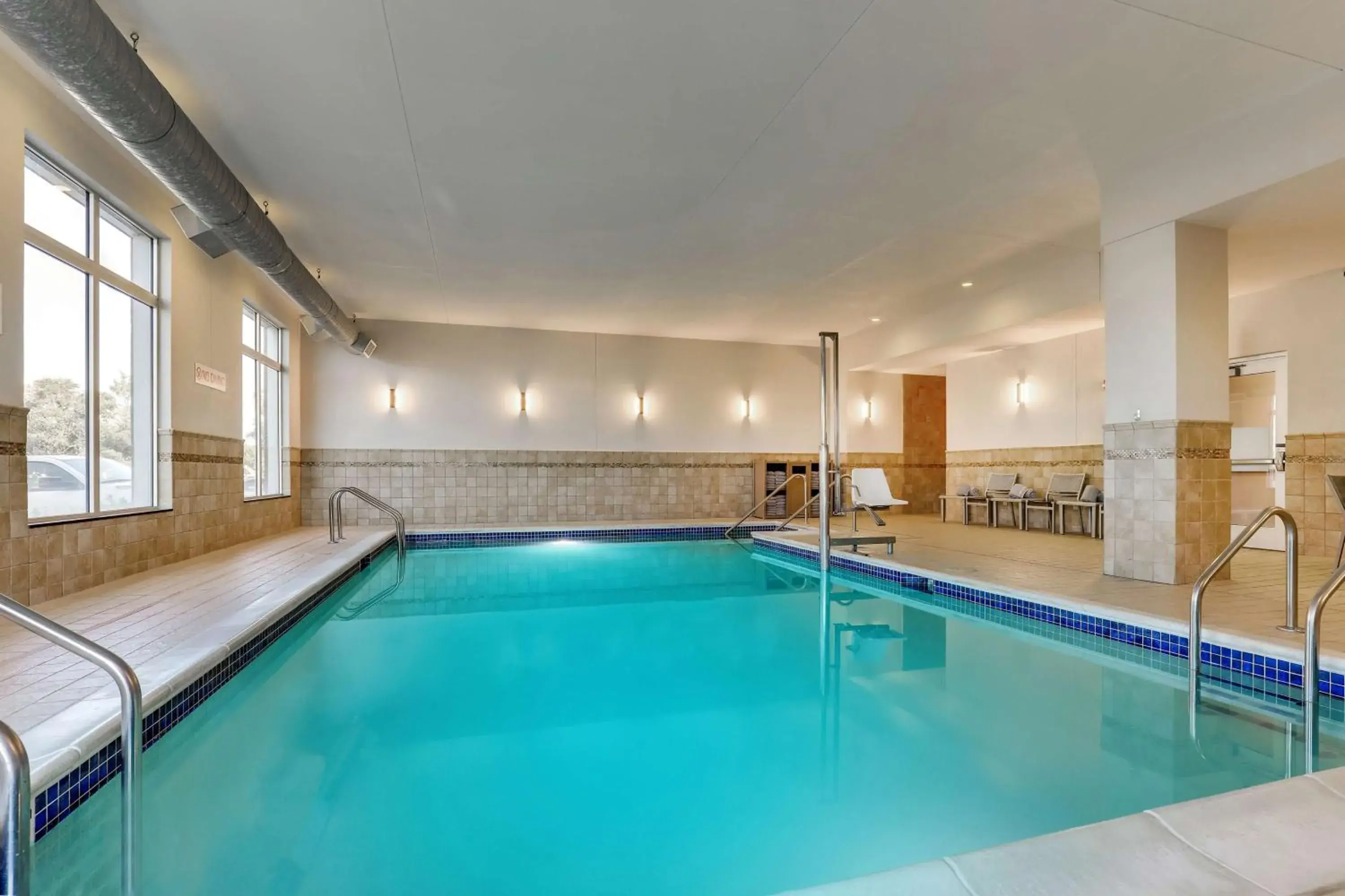 Swimming pool in Hyatt Place St. Louis/Chesterfield Swimming pool in Hyatt Place St. Louis/Chesterfield