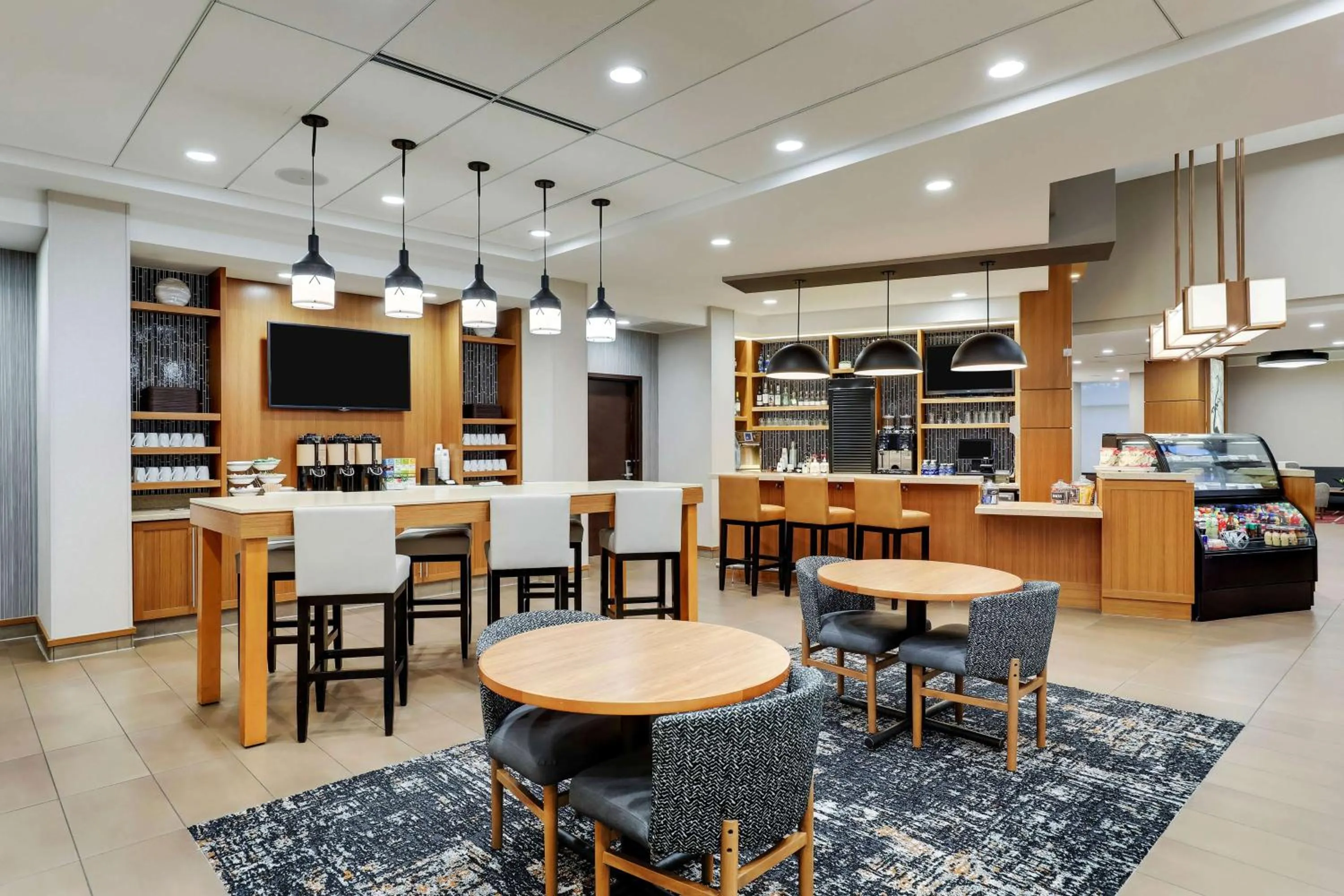 Lounge or bar in Hyatt Place St. Louis/Chesterfield