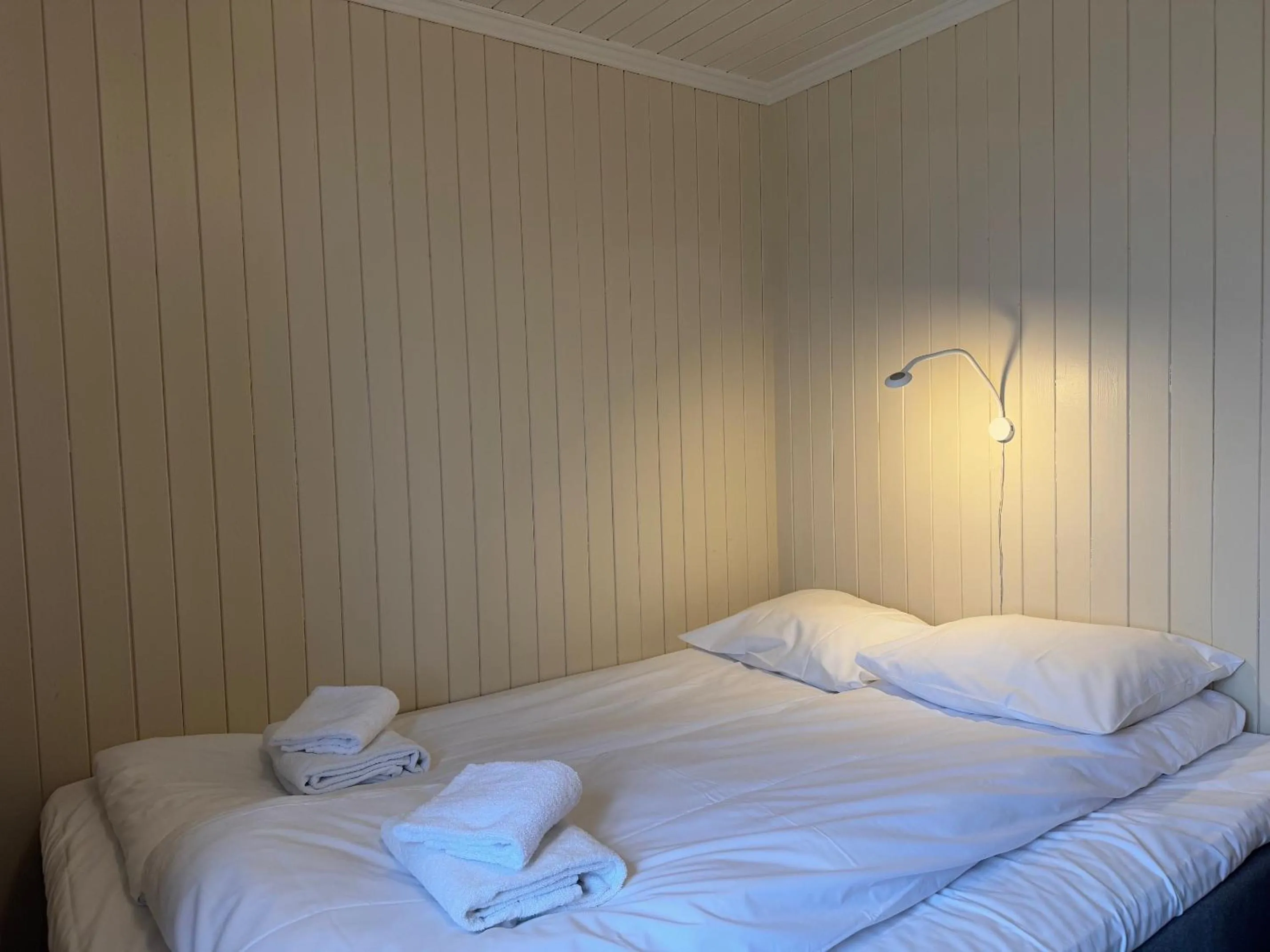 Bedroom, Bed in Sakrisøy Rorbuer