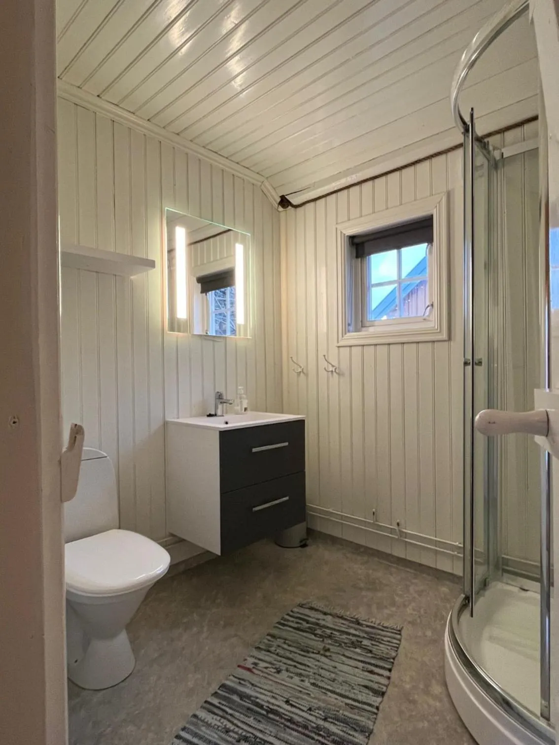 Bathroom in Sakrisøy Rorbuer
