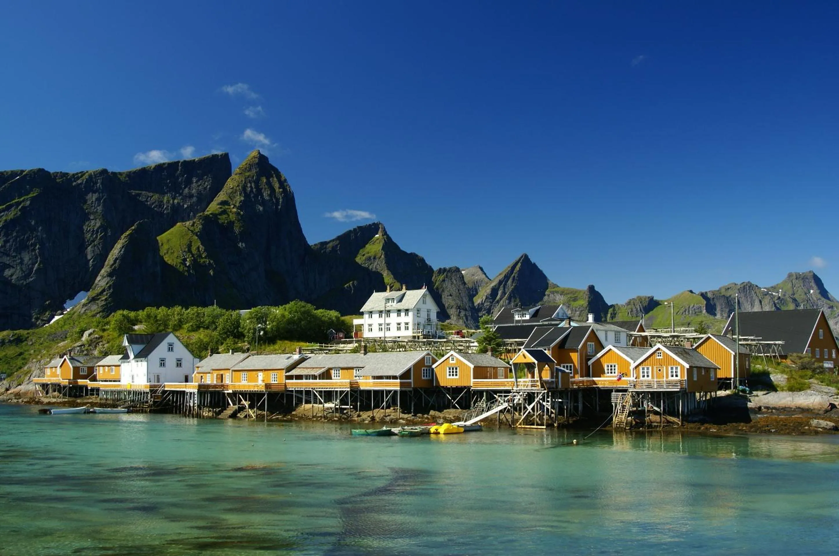 Facade/entrance in Sakrisøy Rorbuer
