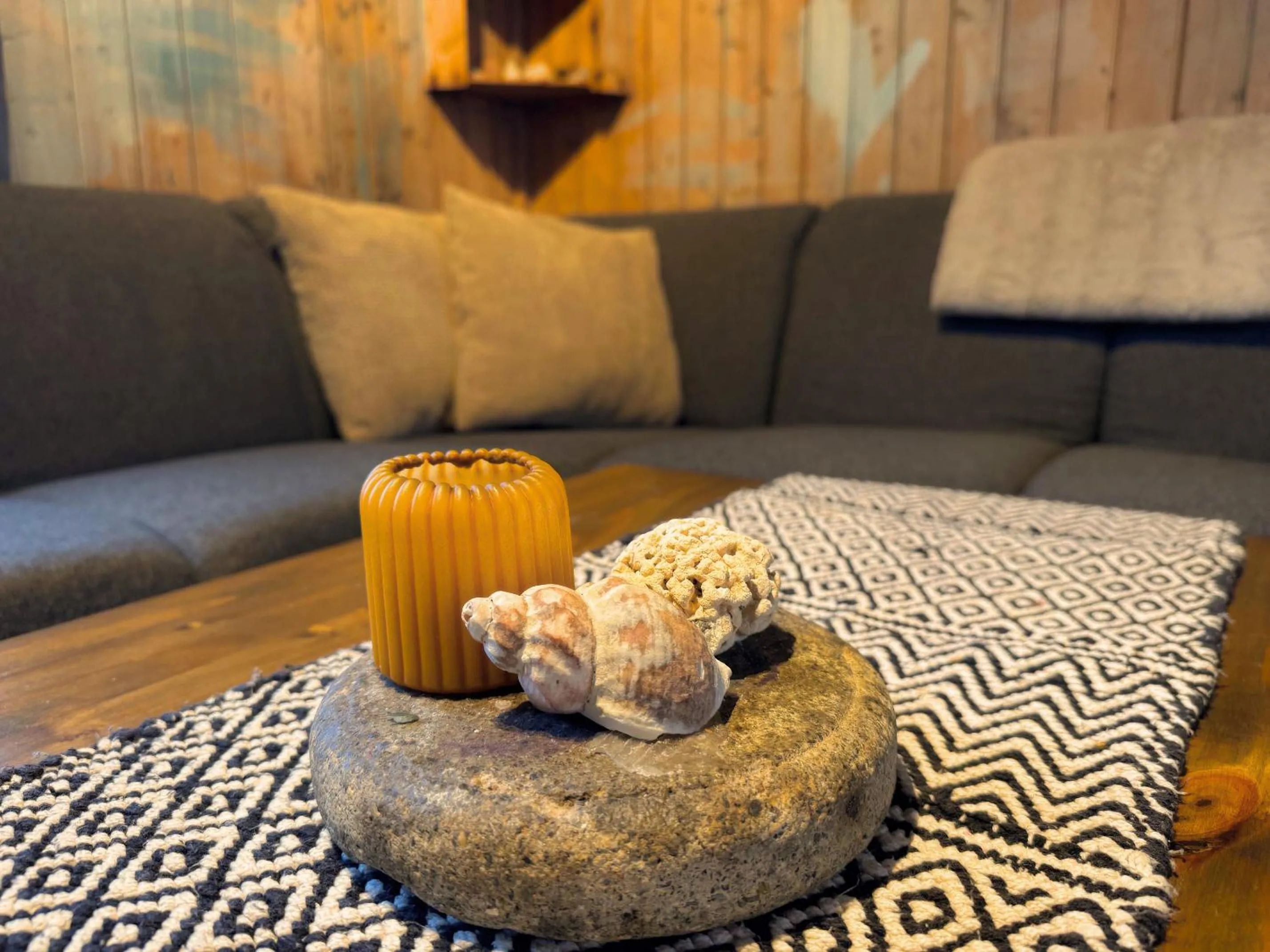 Living room in Sakrisøy Rorbuer