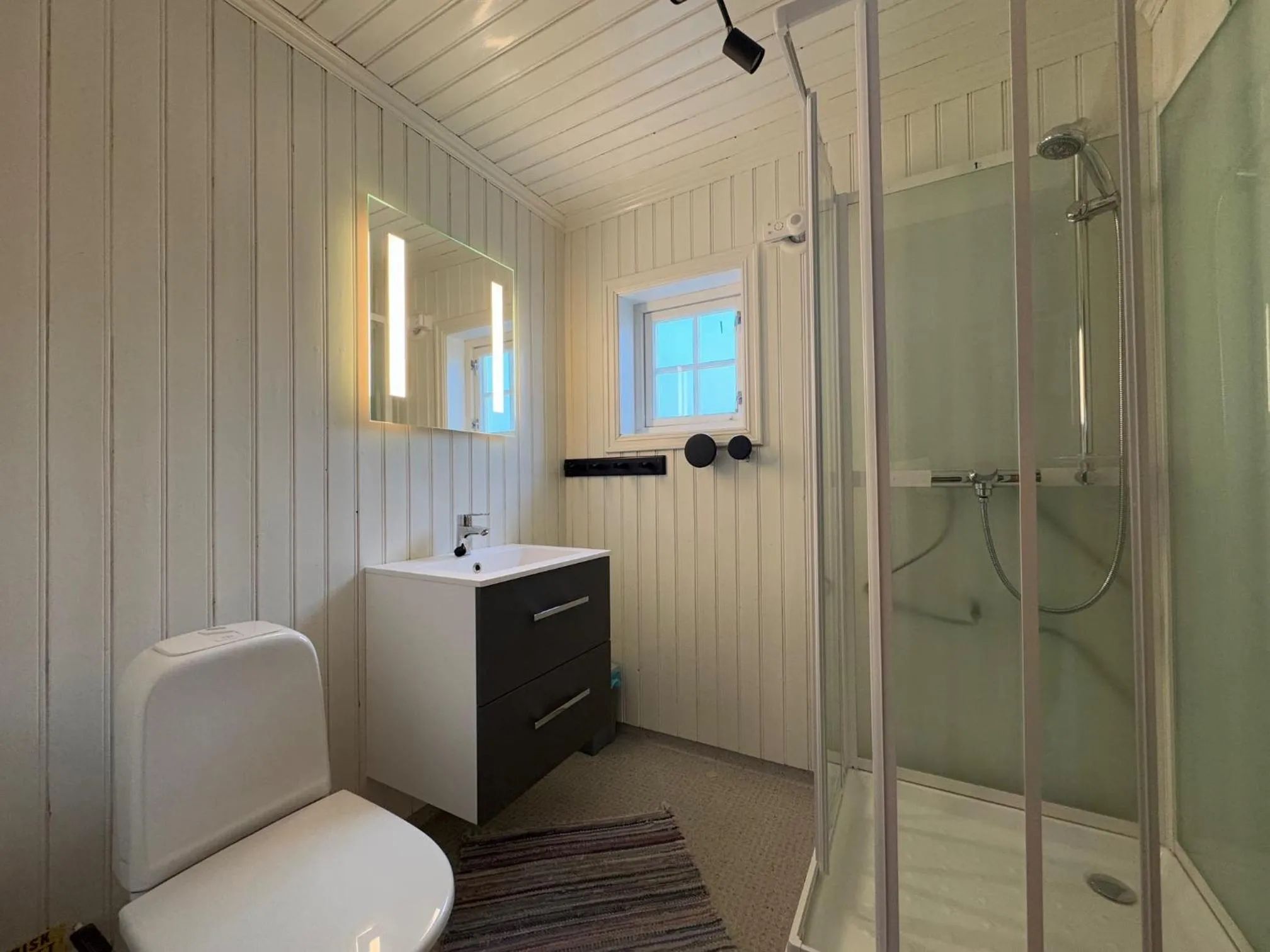 Bathroom in Sakrisøy Rorbuer