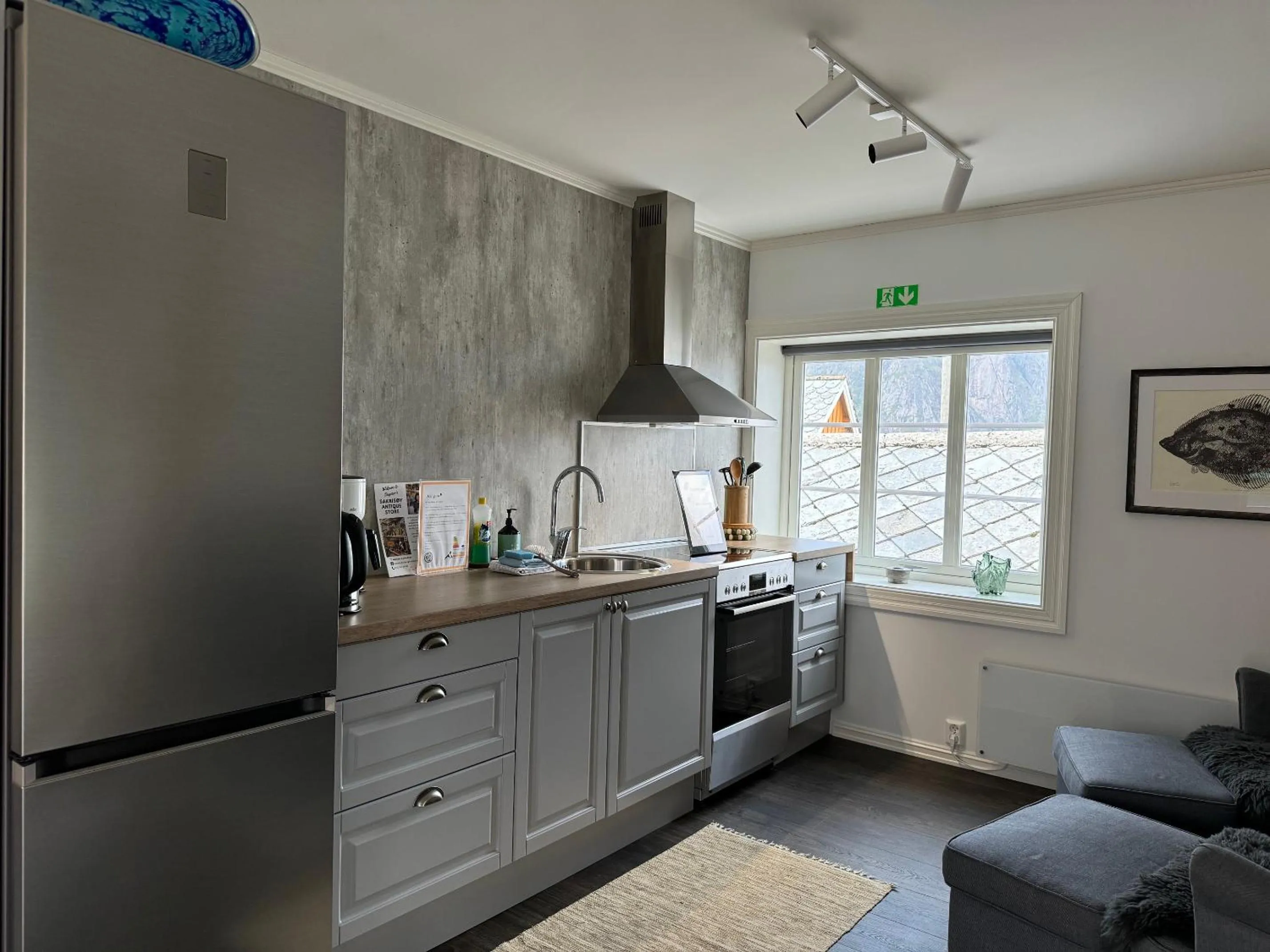 Kitchen or kitchenette in Sakrisøy Rorbuer