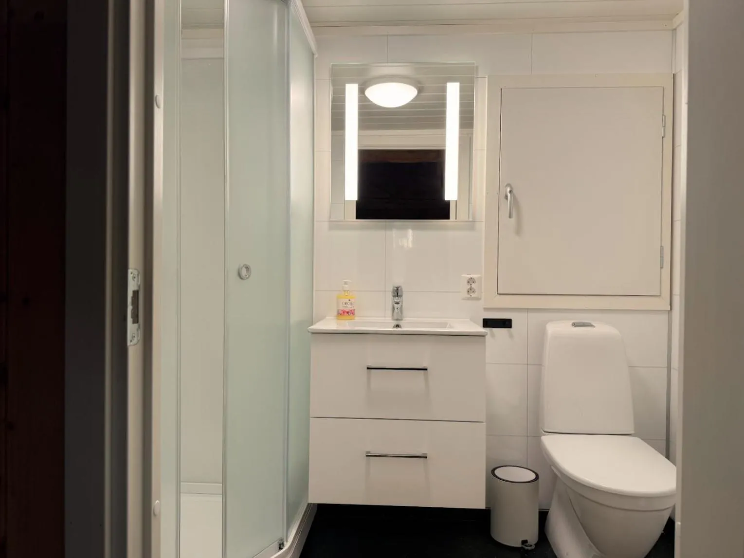 Bathroom in Sakrisøy Rorbuer
