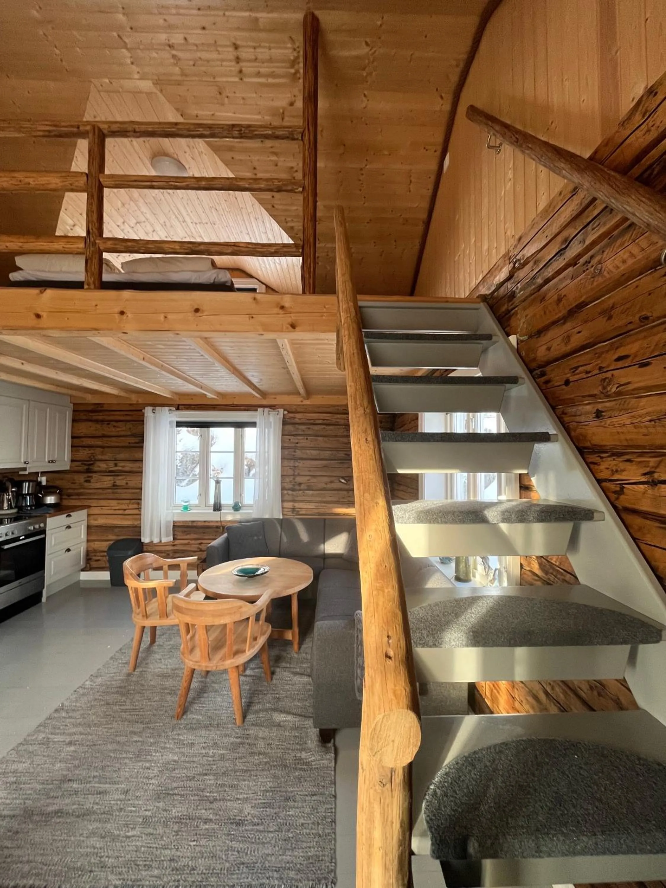 Photo of the whole room in Sakrisøy Rorbuer