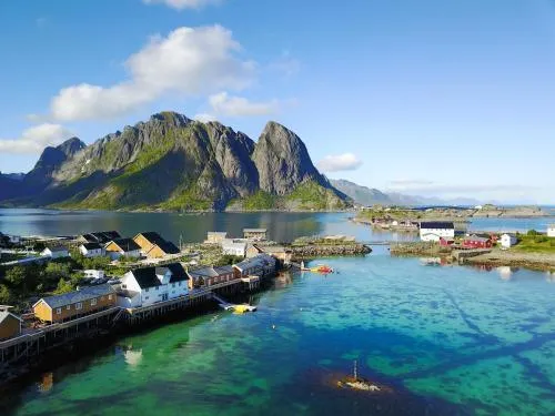 Sakrisøy Rorbuer