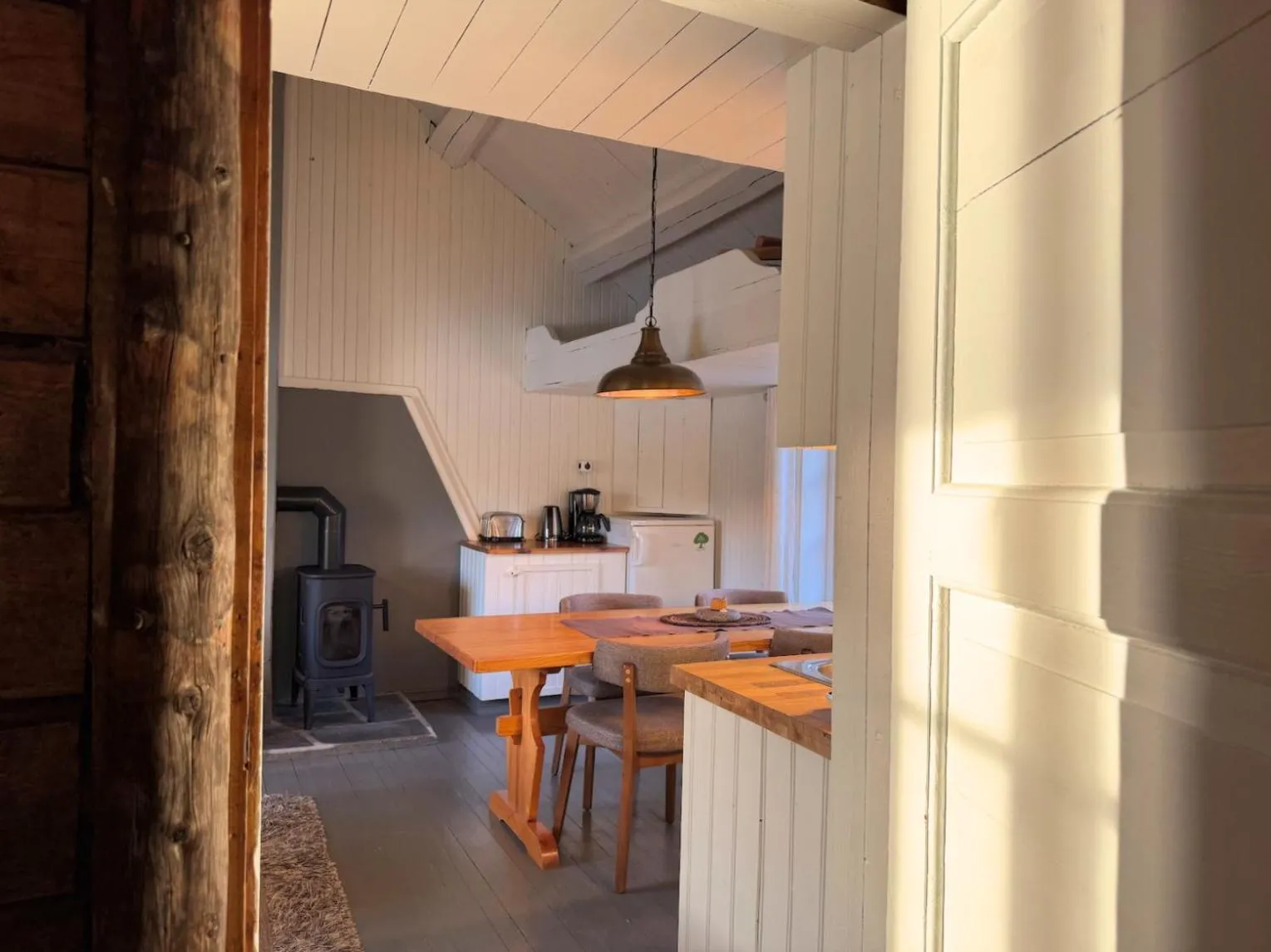 Dining area in Sakrisøy Rorbuer