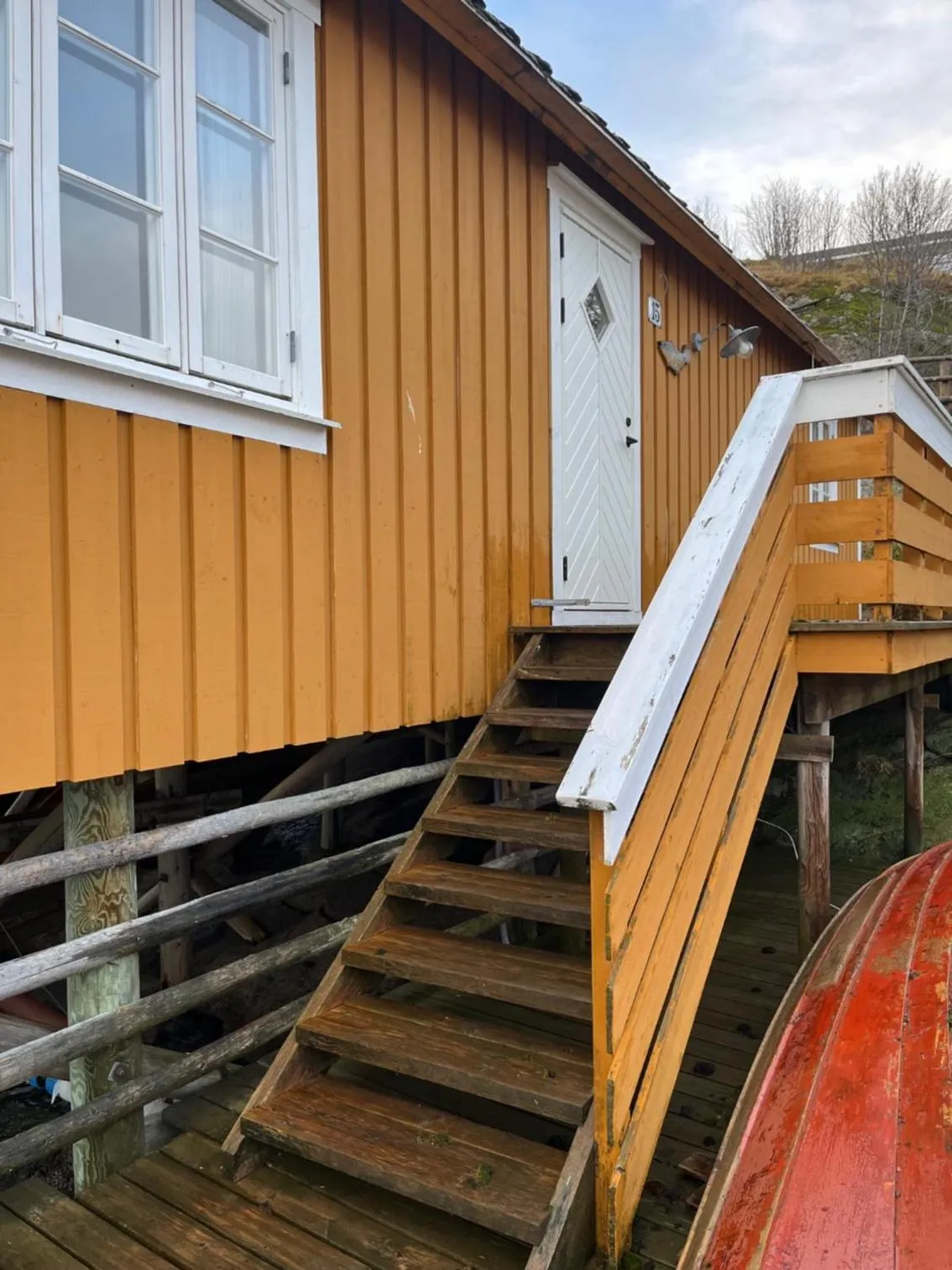 Facade/entrance in Sakrisøy Rorbuer
