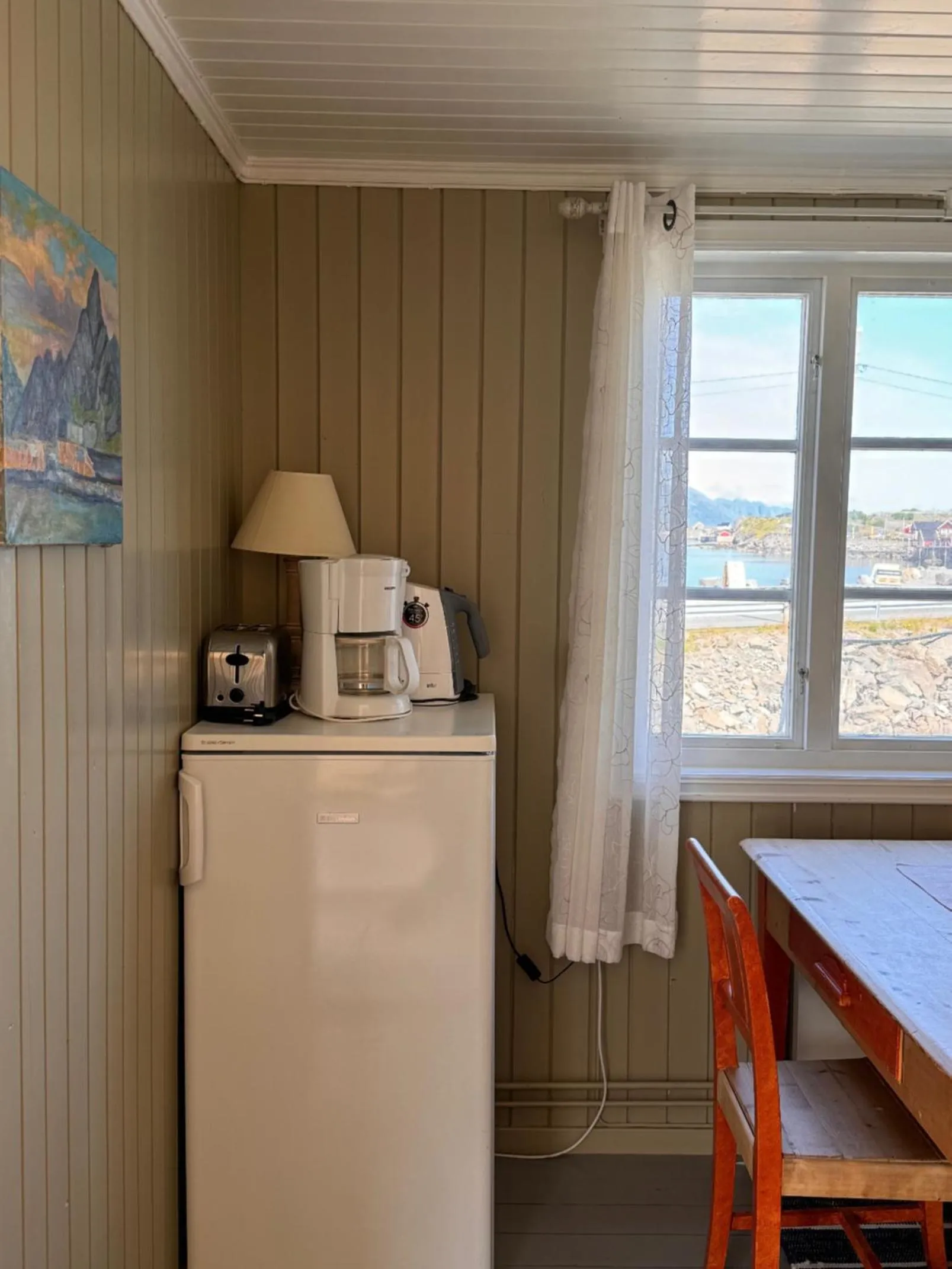Kitchen or kitchenette in Sakrisøy Rorbuer