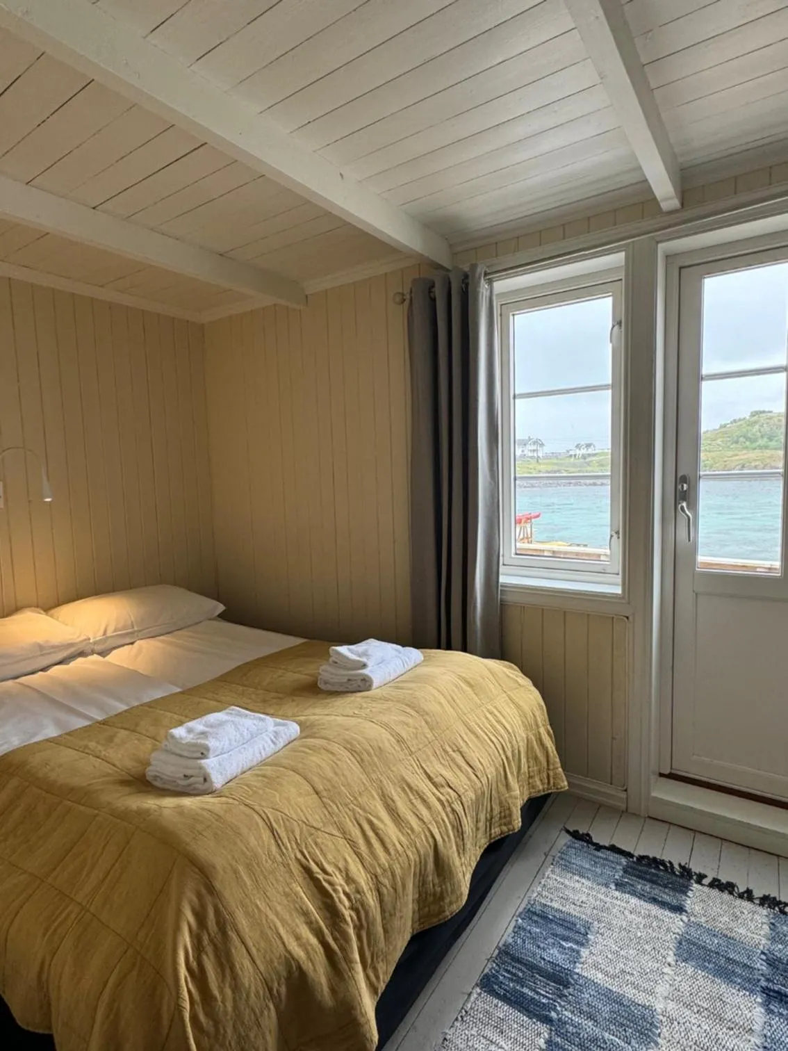 Bedroom, Bed in Sakrisøy Rorbuer