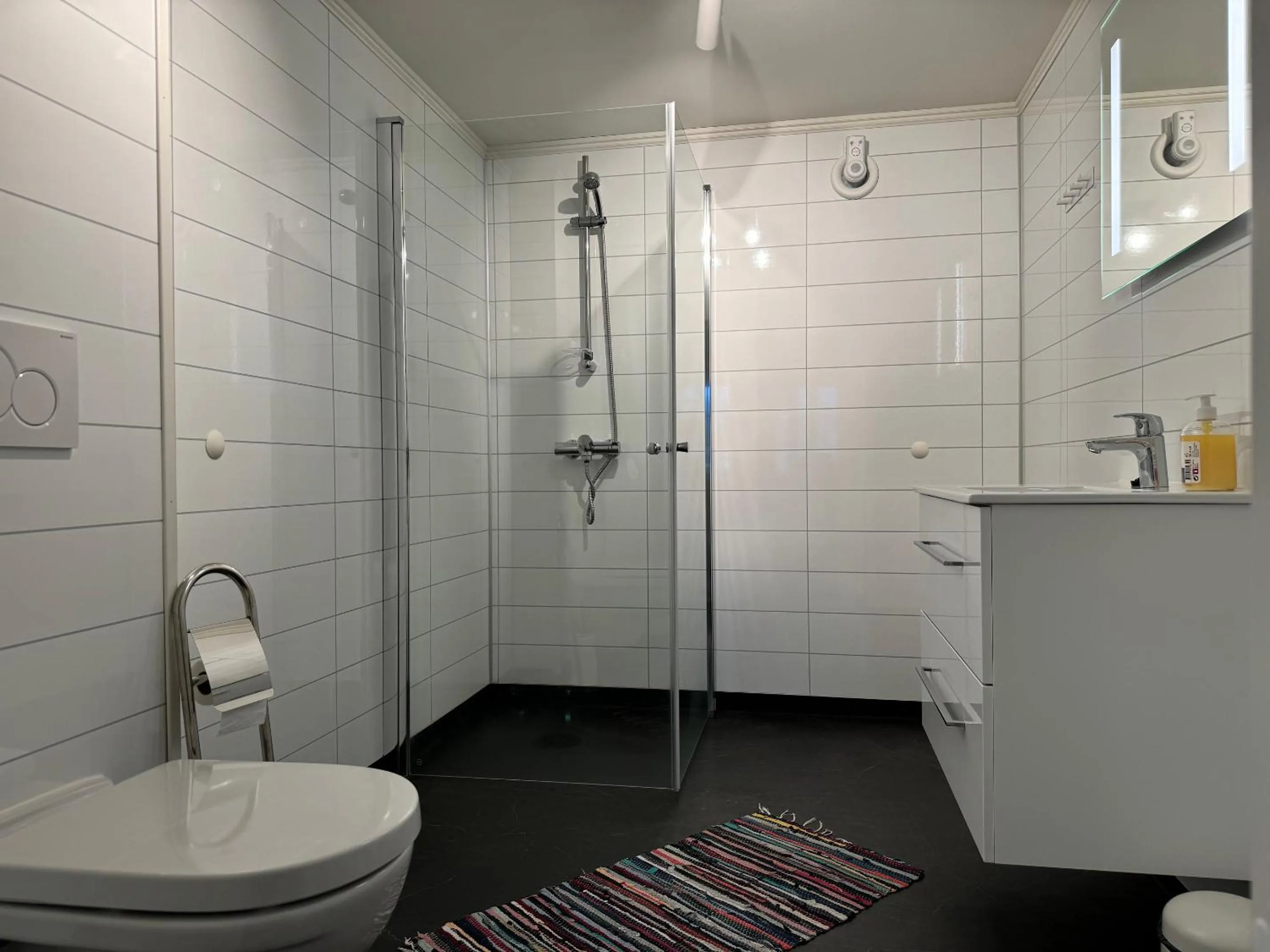 Bathroom in Sakrisøy Rorbuer