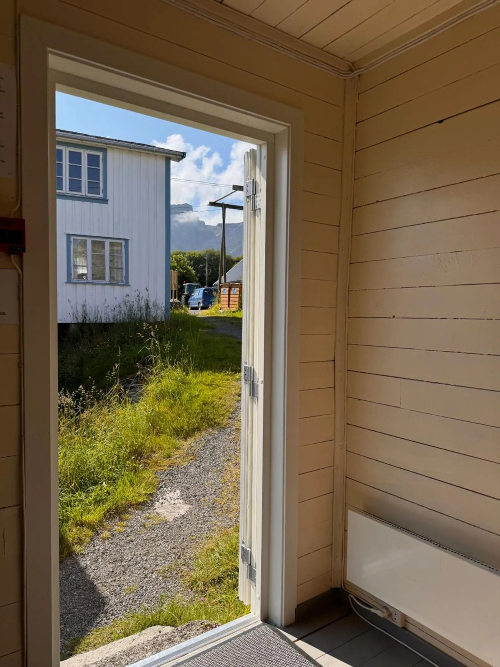 Facade/entrance in Sakrisøy Rorbuer
