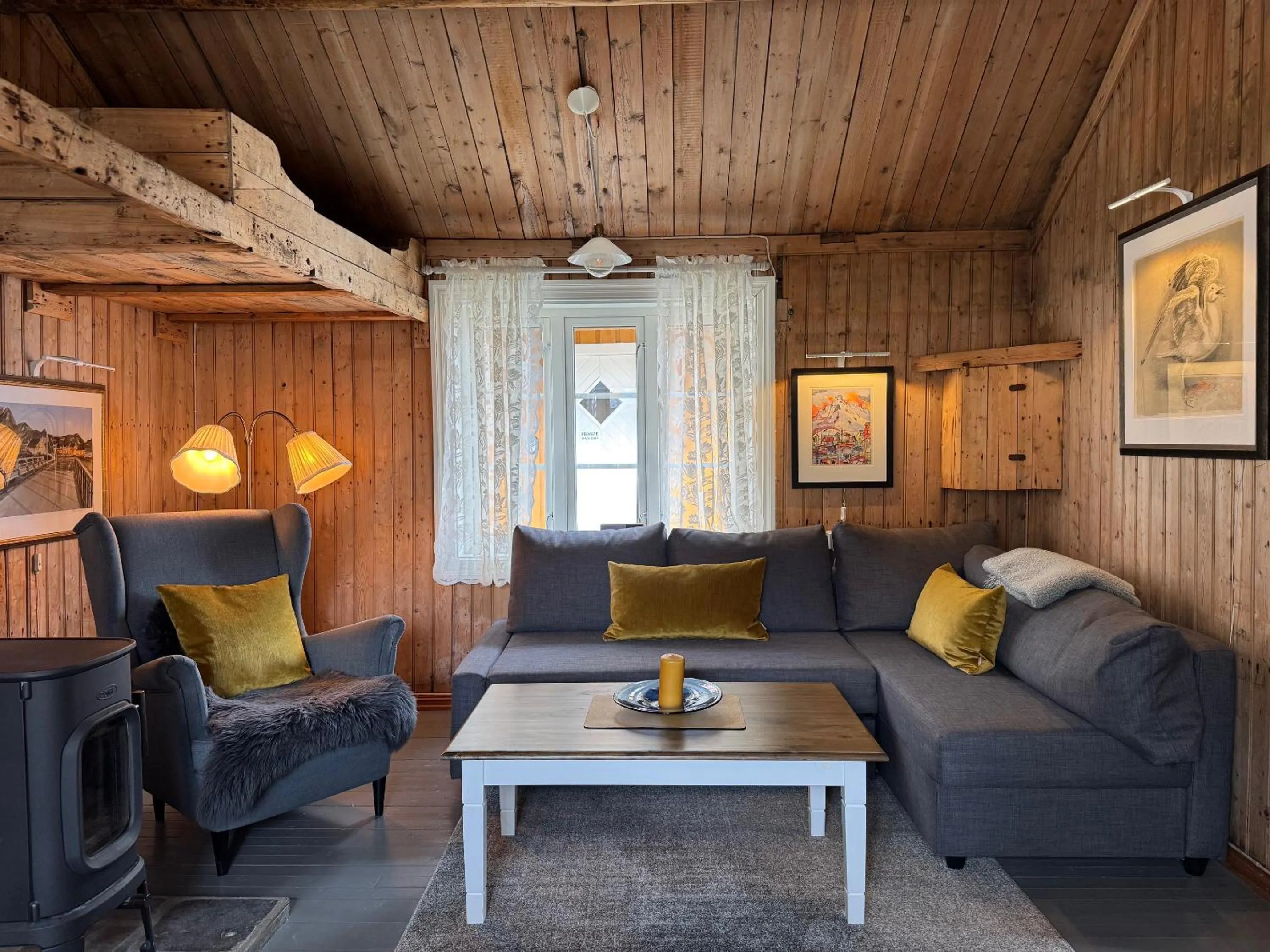 Living room in Sakrisøy Rorbuer