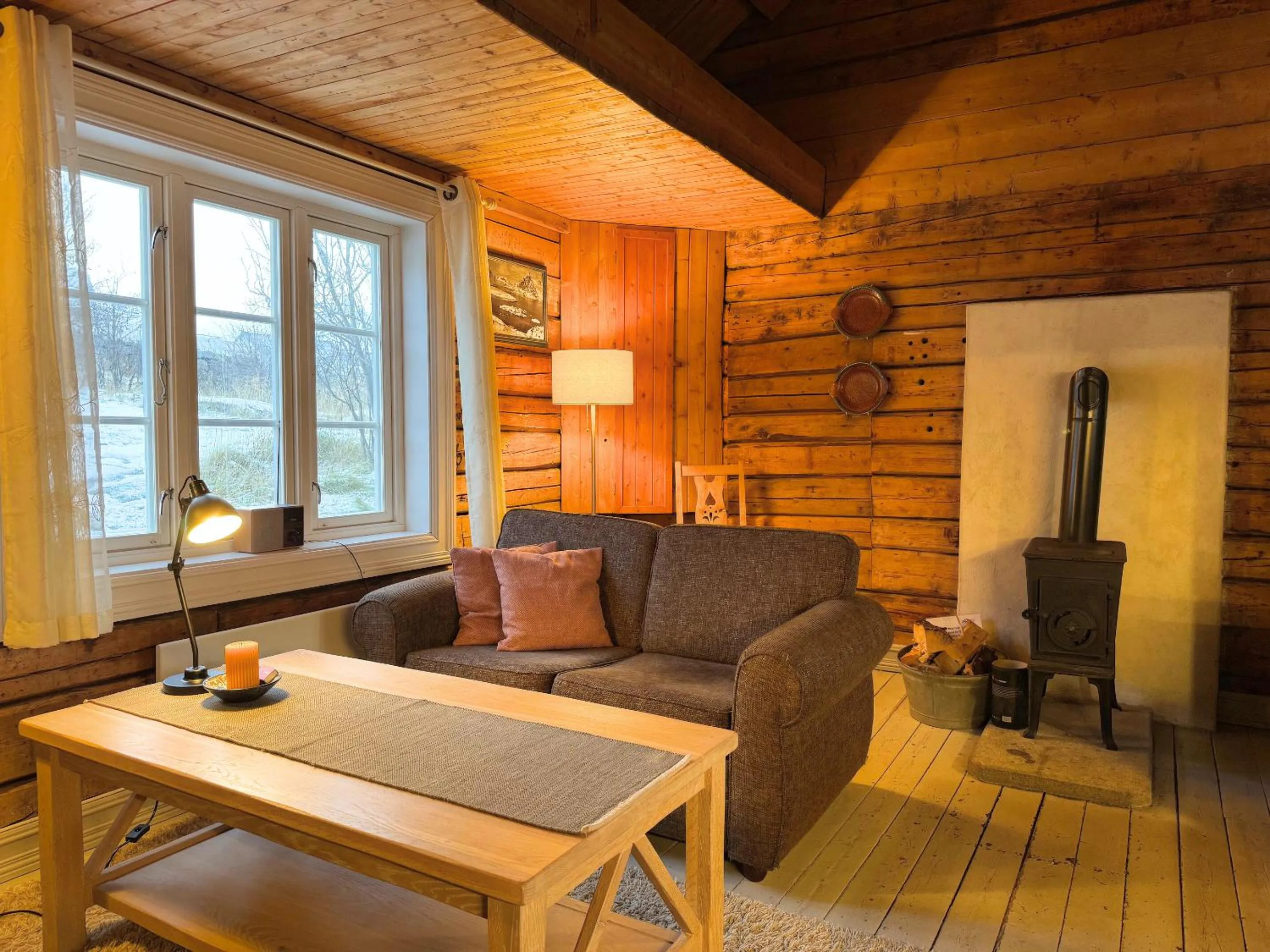 Living room in Sakrisøy Rorbuer