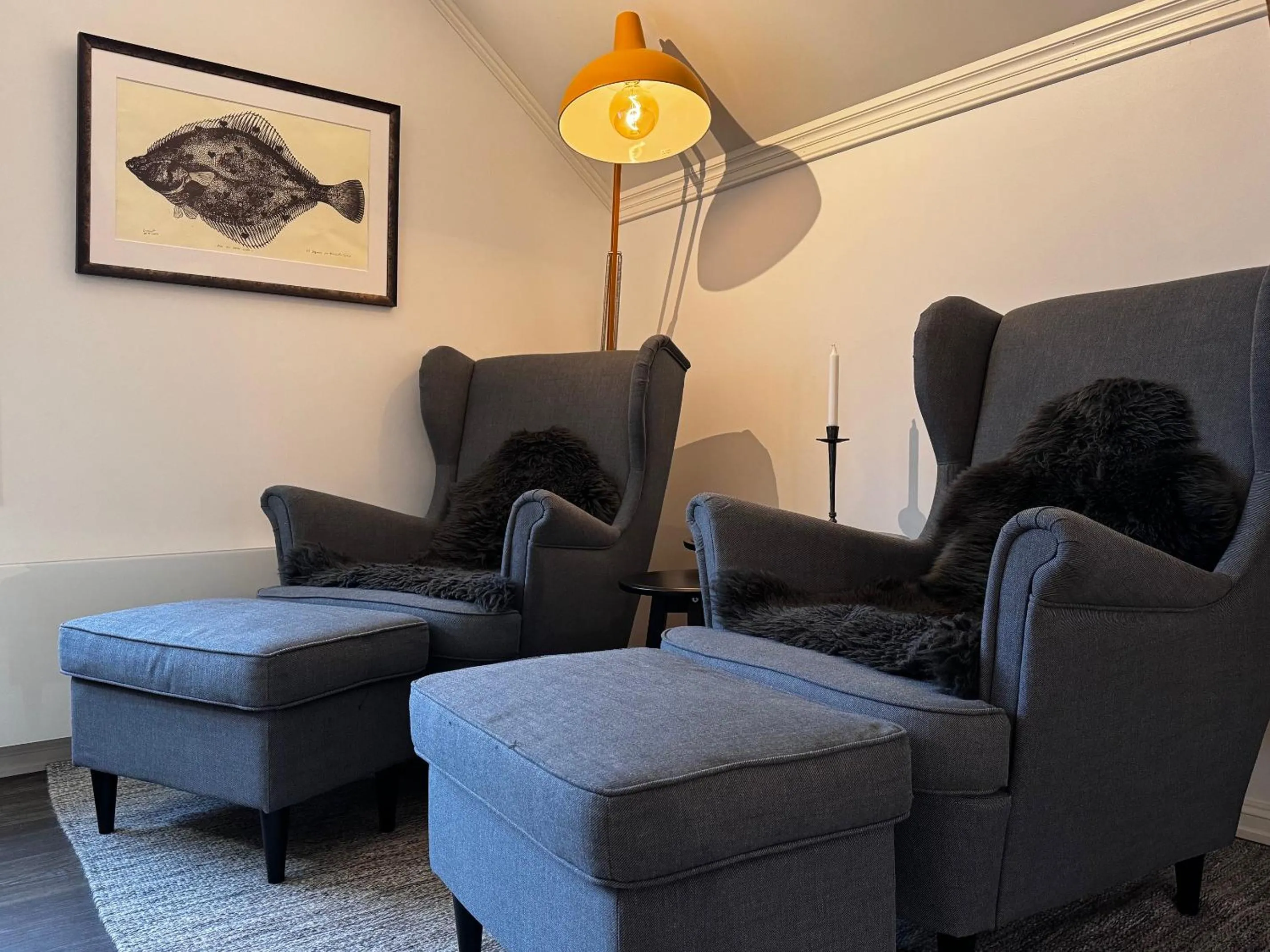 Seating area in Sakrisøy Rorbuer