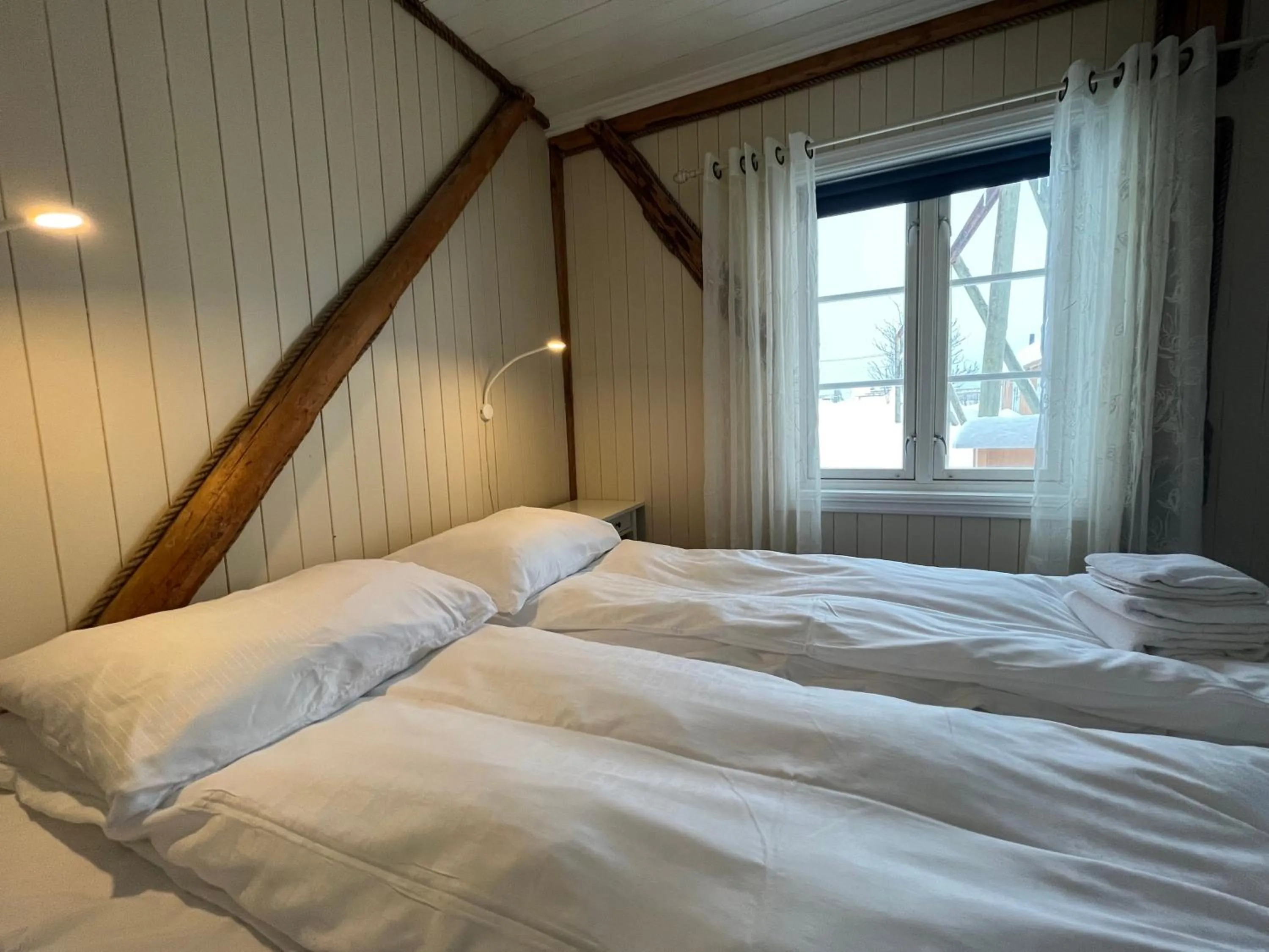 Bedroom, Bed in Sakrisøy Rorbuer