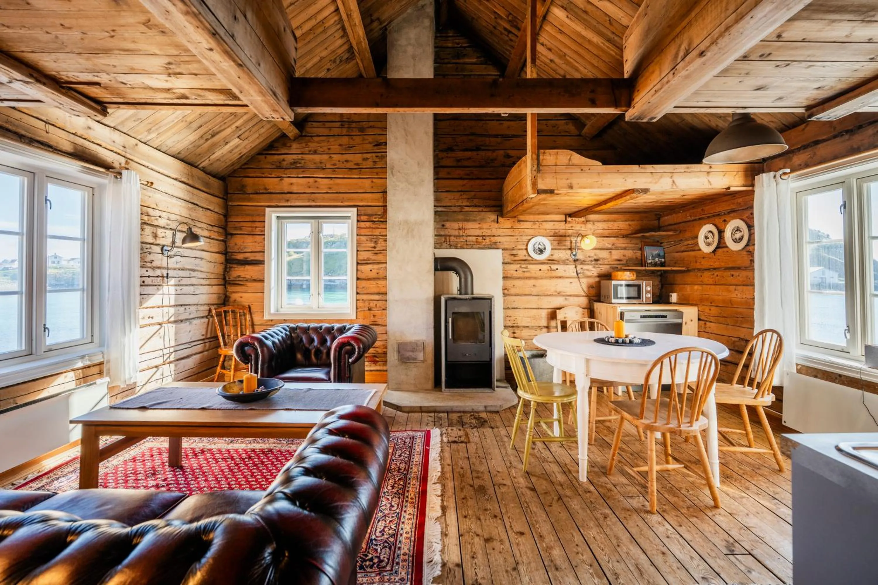 Seating area in Sakrisøy Rorbuer