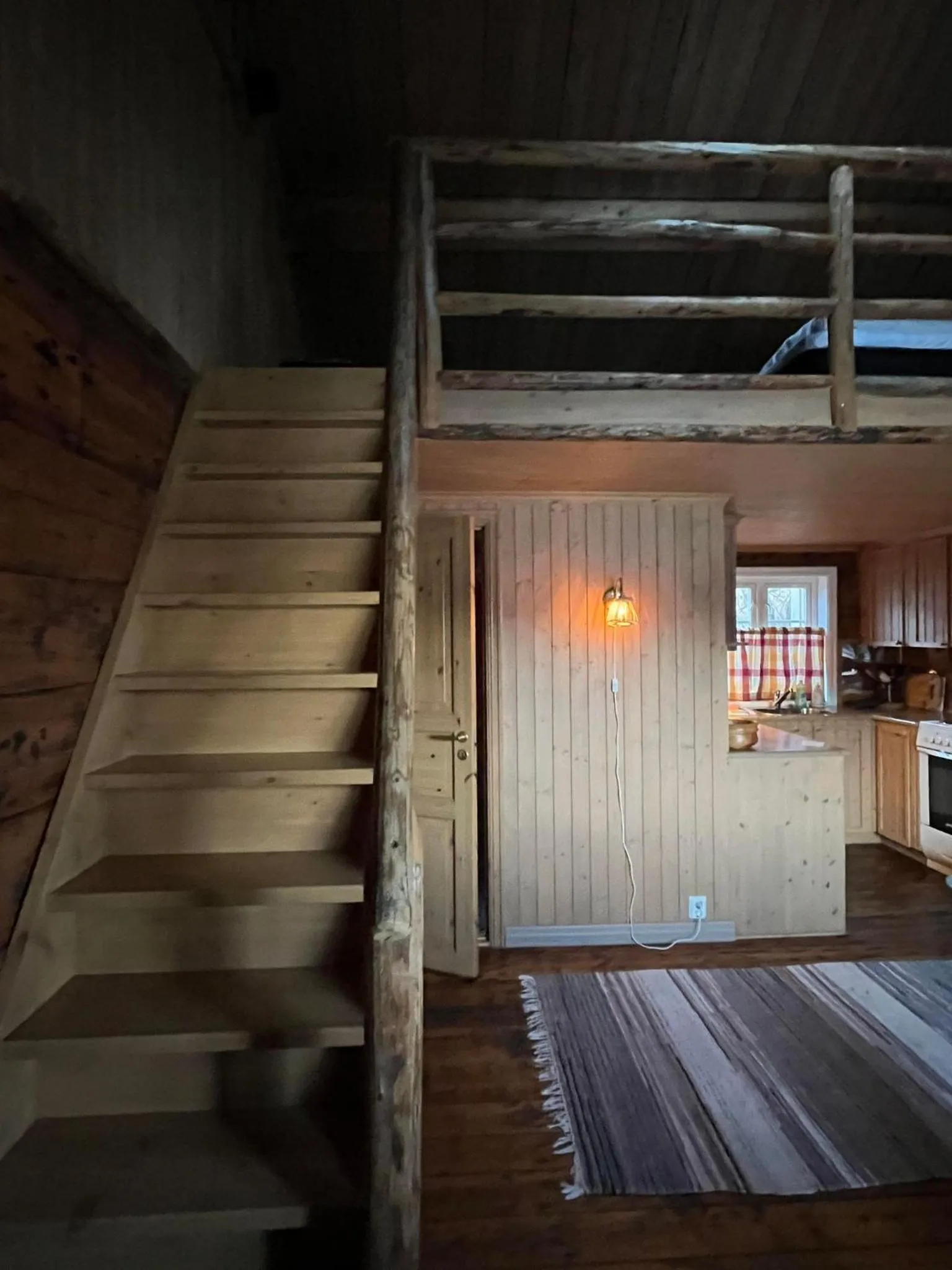 Photo of the whole room in Sakrisøy Rorbuer