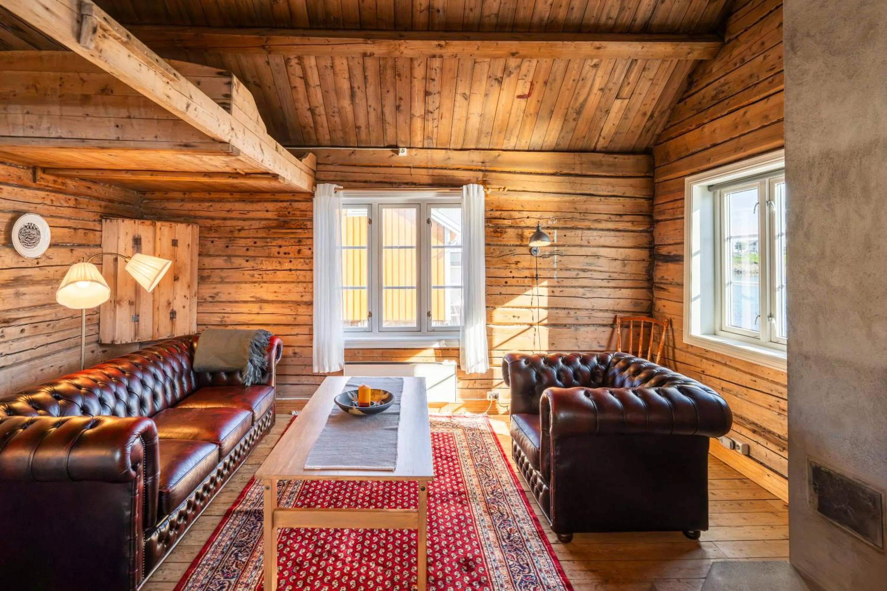 Seating area in Sakrisøy Rorbuer