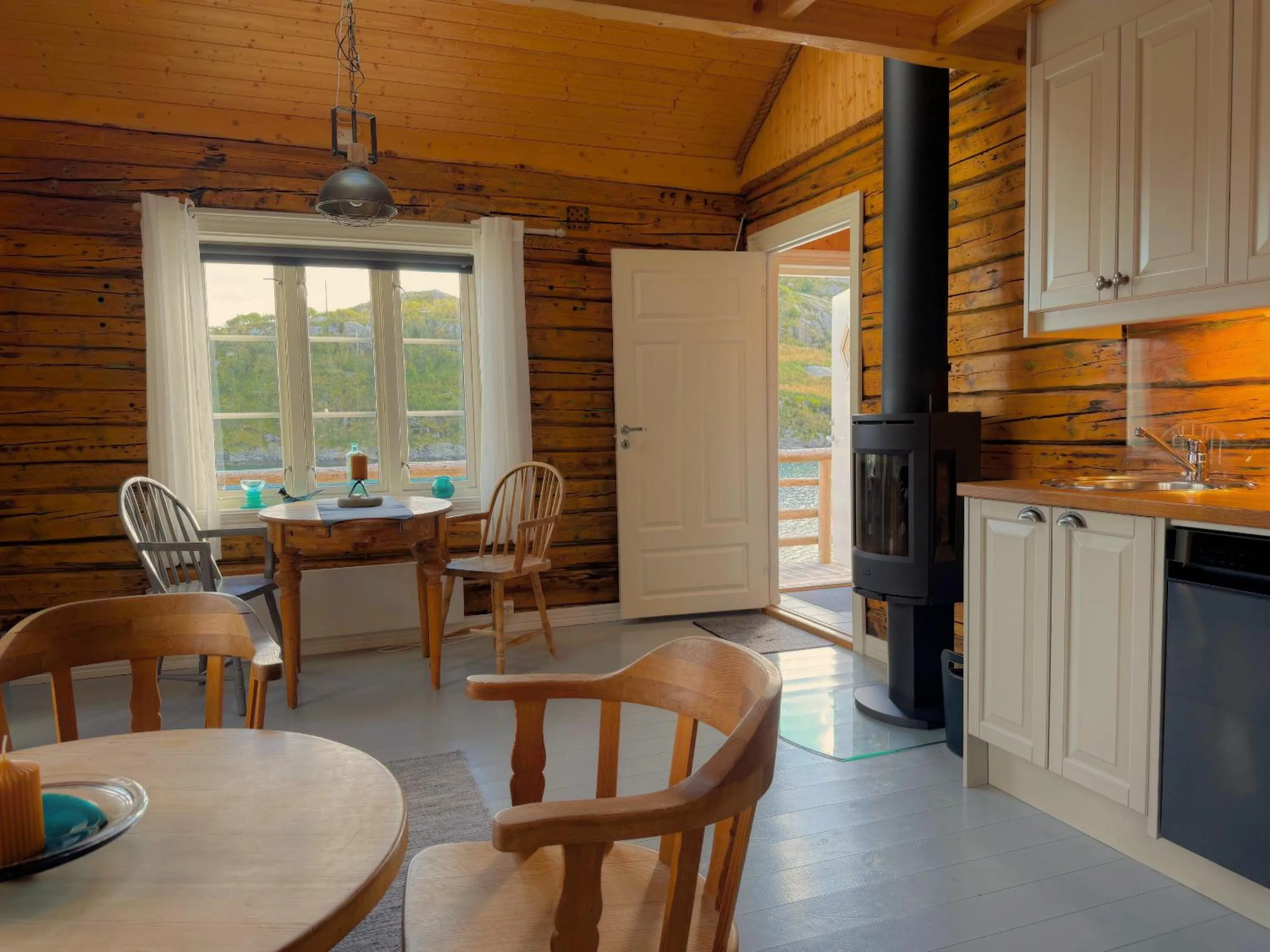 Living room in Sakrisøy Rorbuer