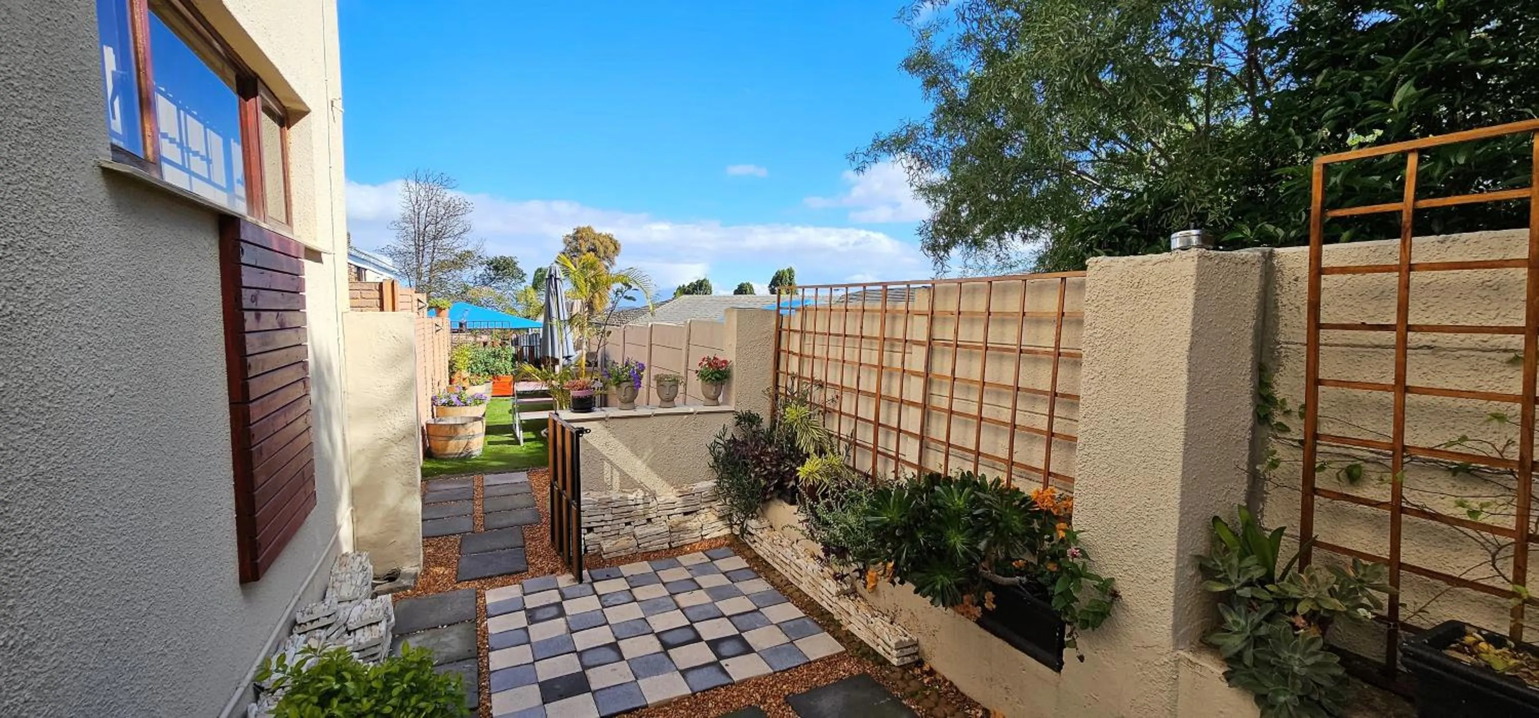 Property building in Walters Lane Comfort Apartment 2 - No Loadshedding