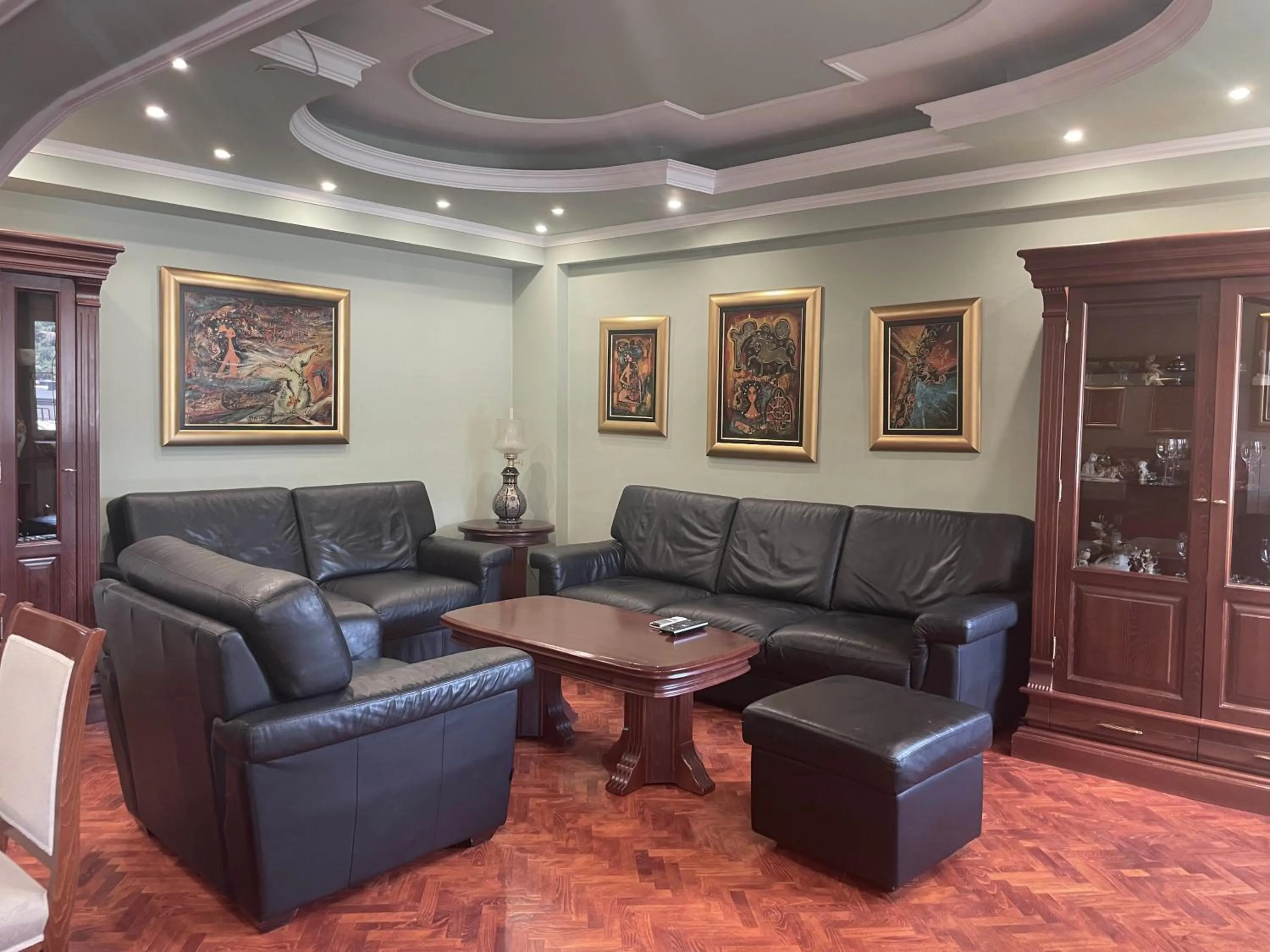 Luxury Three-Bedroom Apartment - Naroden Front Str. in Tina Apartments