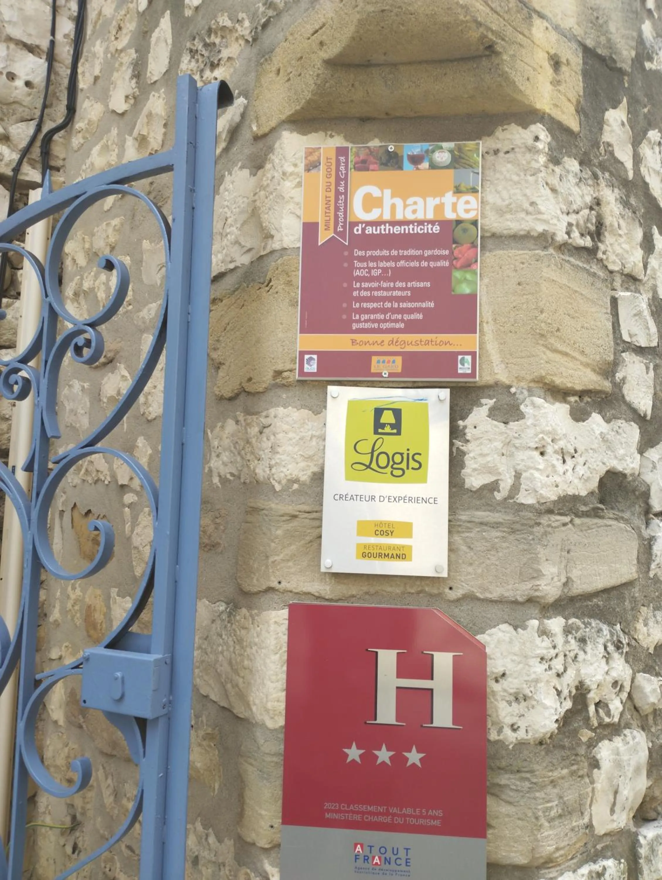 Logo/Certificate/Sign in Logis Hotel Restaurant L'Esquielle