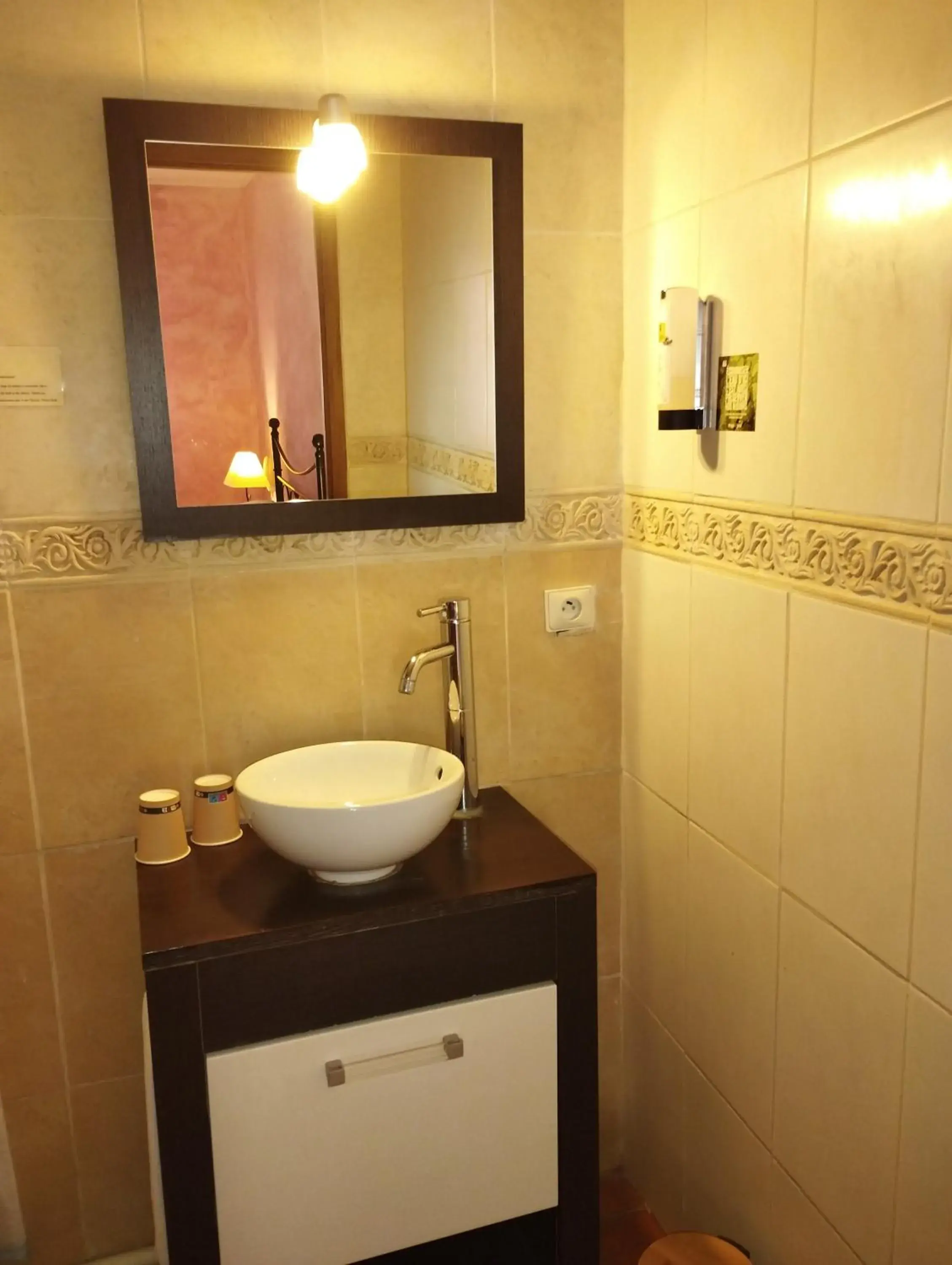 Bathroom in Logis Hotel Restaurant L'Esquielle Bathroom in Logis Hotel Restaurant L'Esquielle