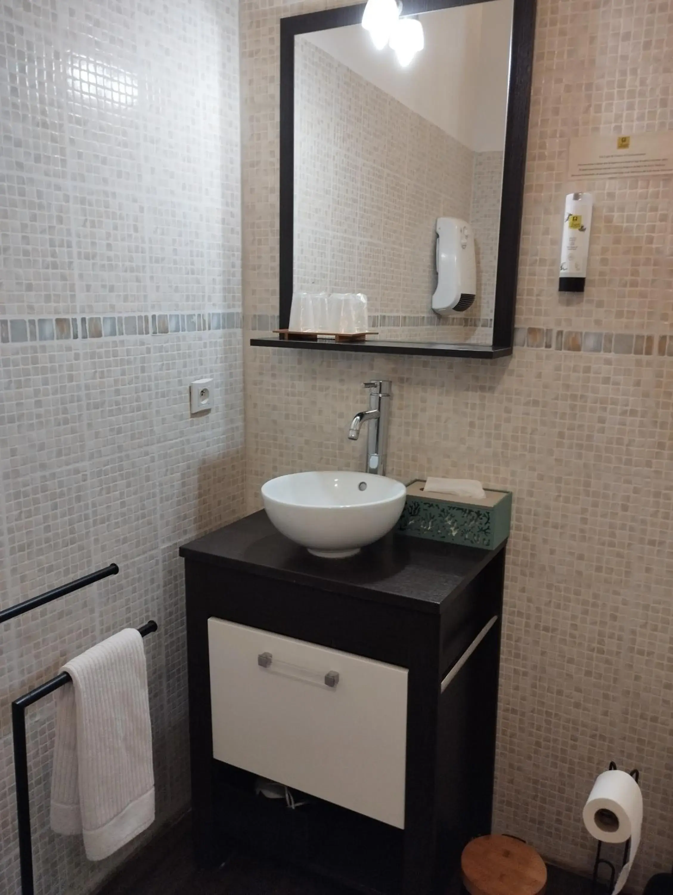 Bathroom in Logis Hotel Restaurant L'Esquielle Bathroom in Logis Hotel Restaurant L'Esquielle