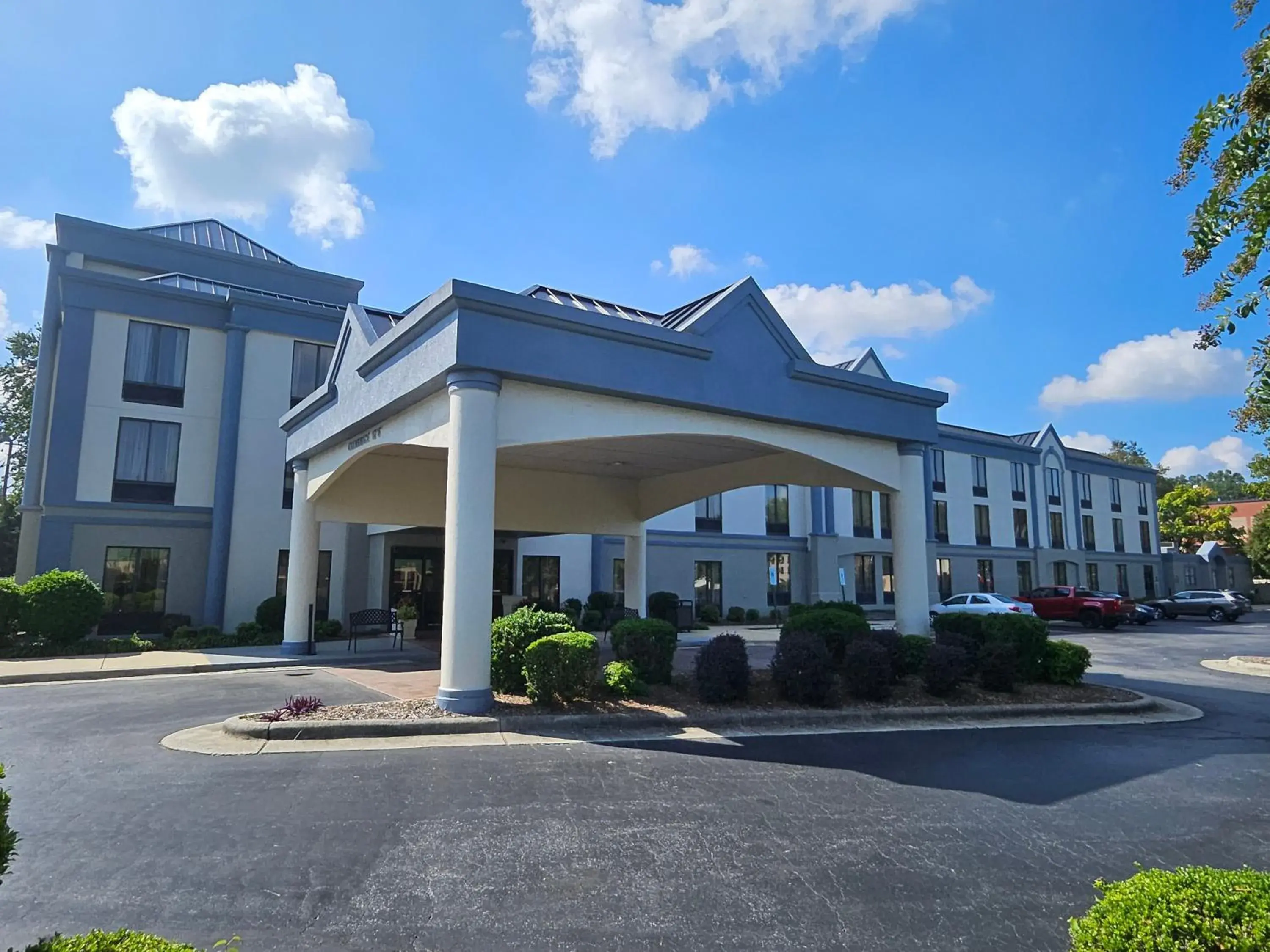 Property building in Wingate by Wyndham Greensboro-Coliseum Property building in Wingate by Wyndham Greensboro-Coliseum