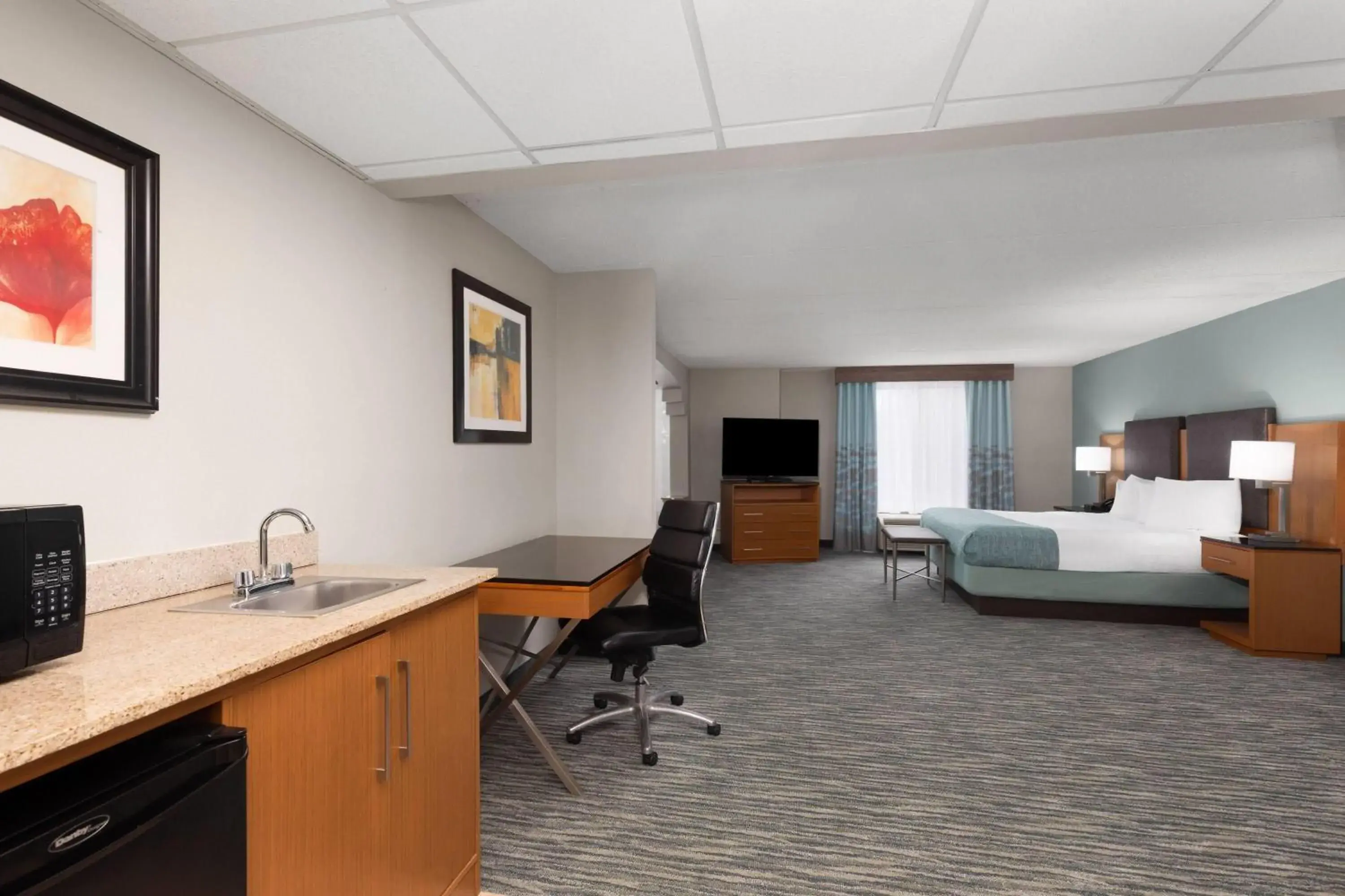 Photo of the whole room, Bed in Wingate by Wyndham Greensboro-Coliseum Photo of the whole room, Bed in Wingate by Wyndham Greensboro-Coliseum