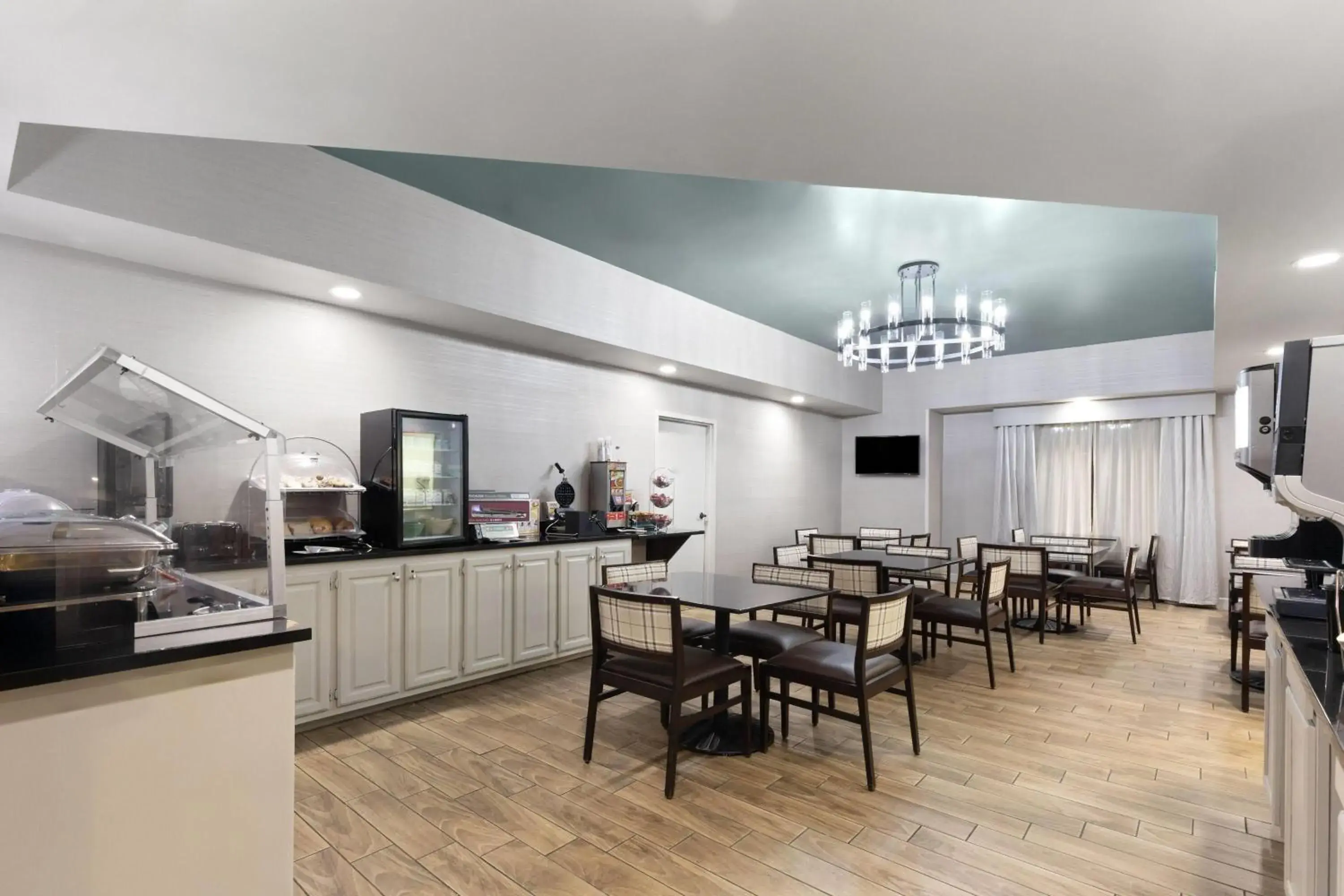 Breakfast in Wingate by Wyndham Greensboro-Coliseum Breakfast in Wingate by Wyndham Greensboro-Coliseum