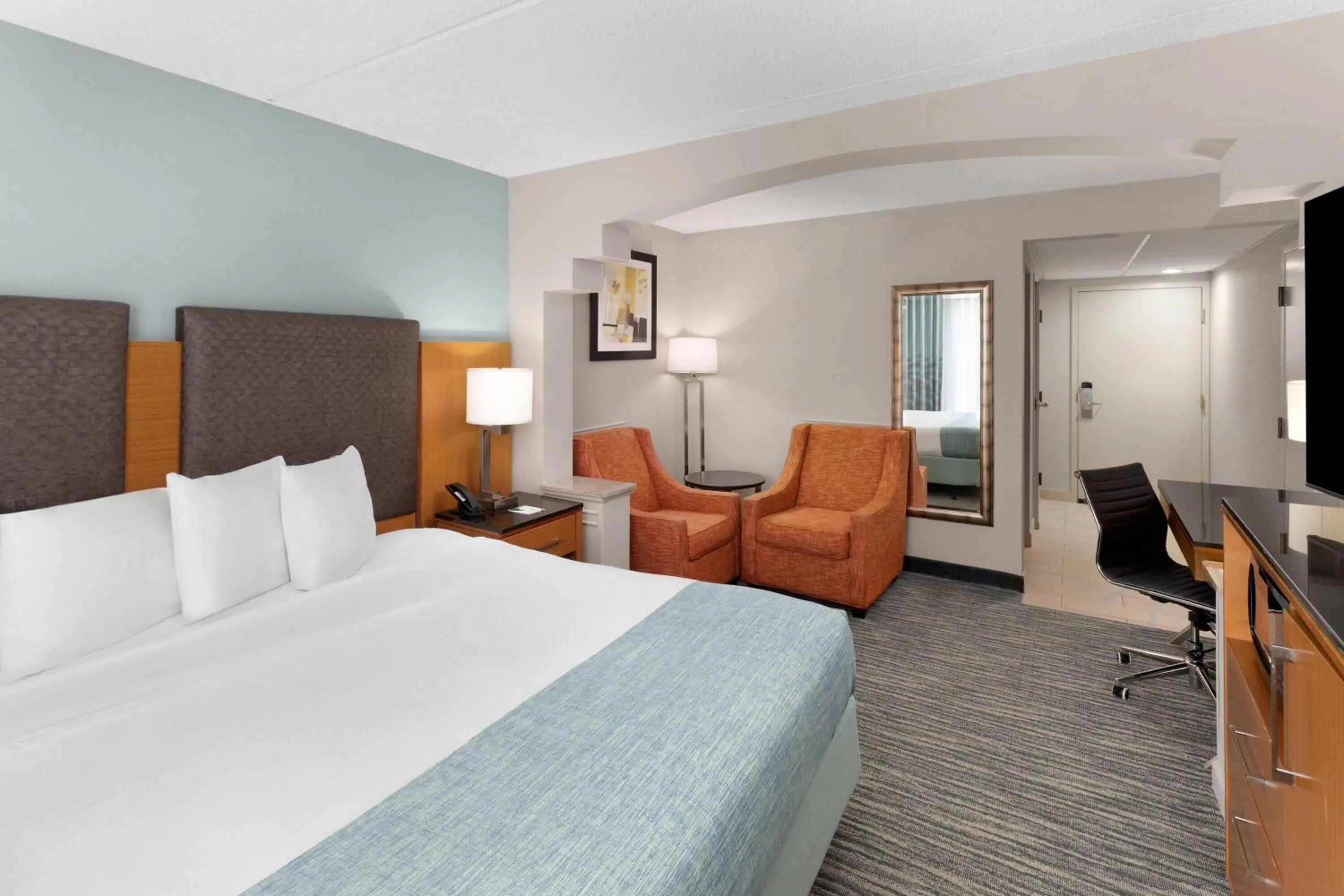 Photo of the whole room, Bed in Wingate by Wyndham Greensboro-Coliseum