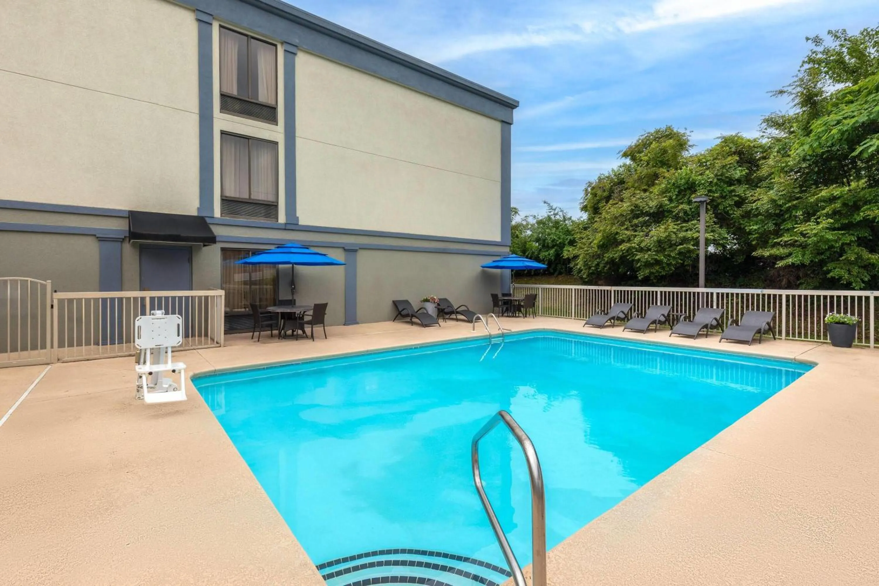 Swimming pool in Wingate by Wyndham Greensboro-Coliseum