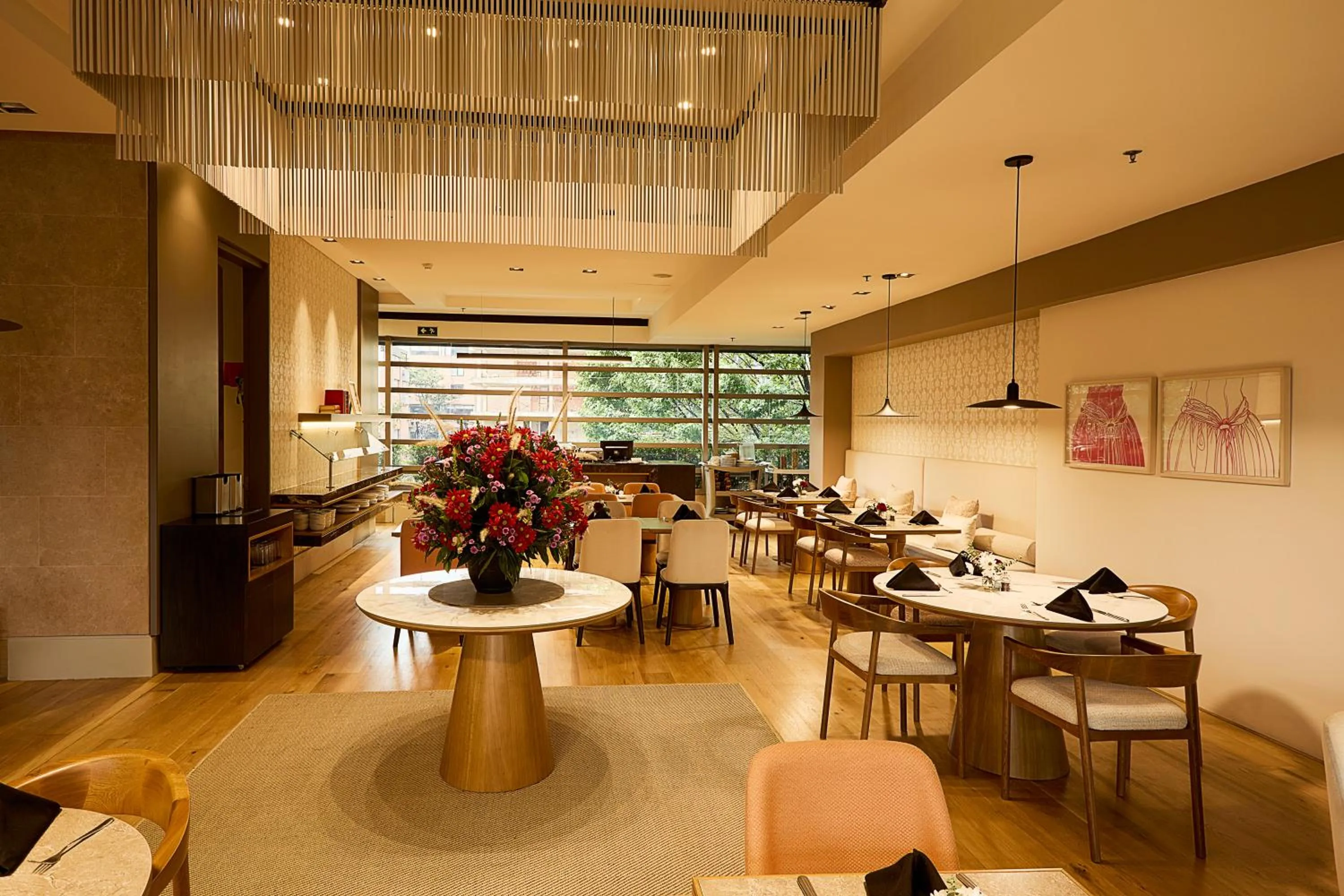 Restaurant/places to eat in EK Hotel By Preferred Hotels Group