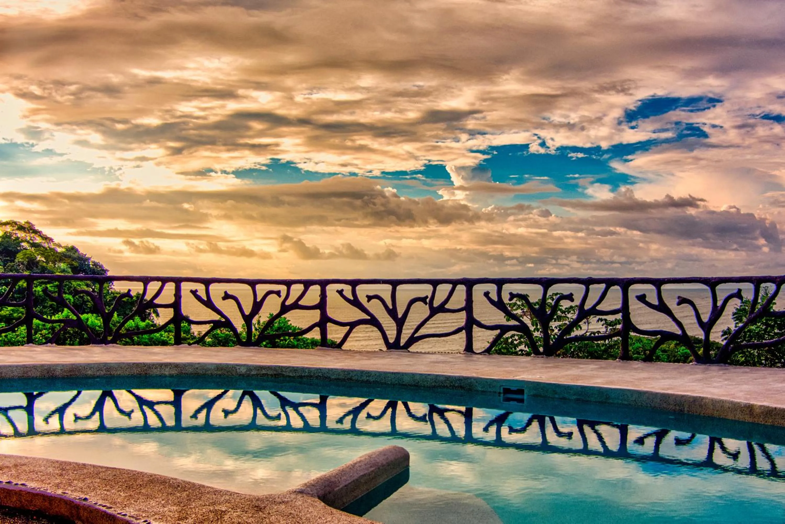 Swimming pool in Akua Suites Ocean View