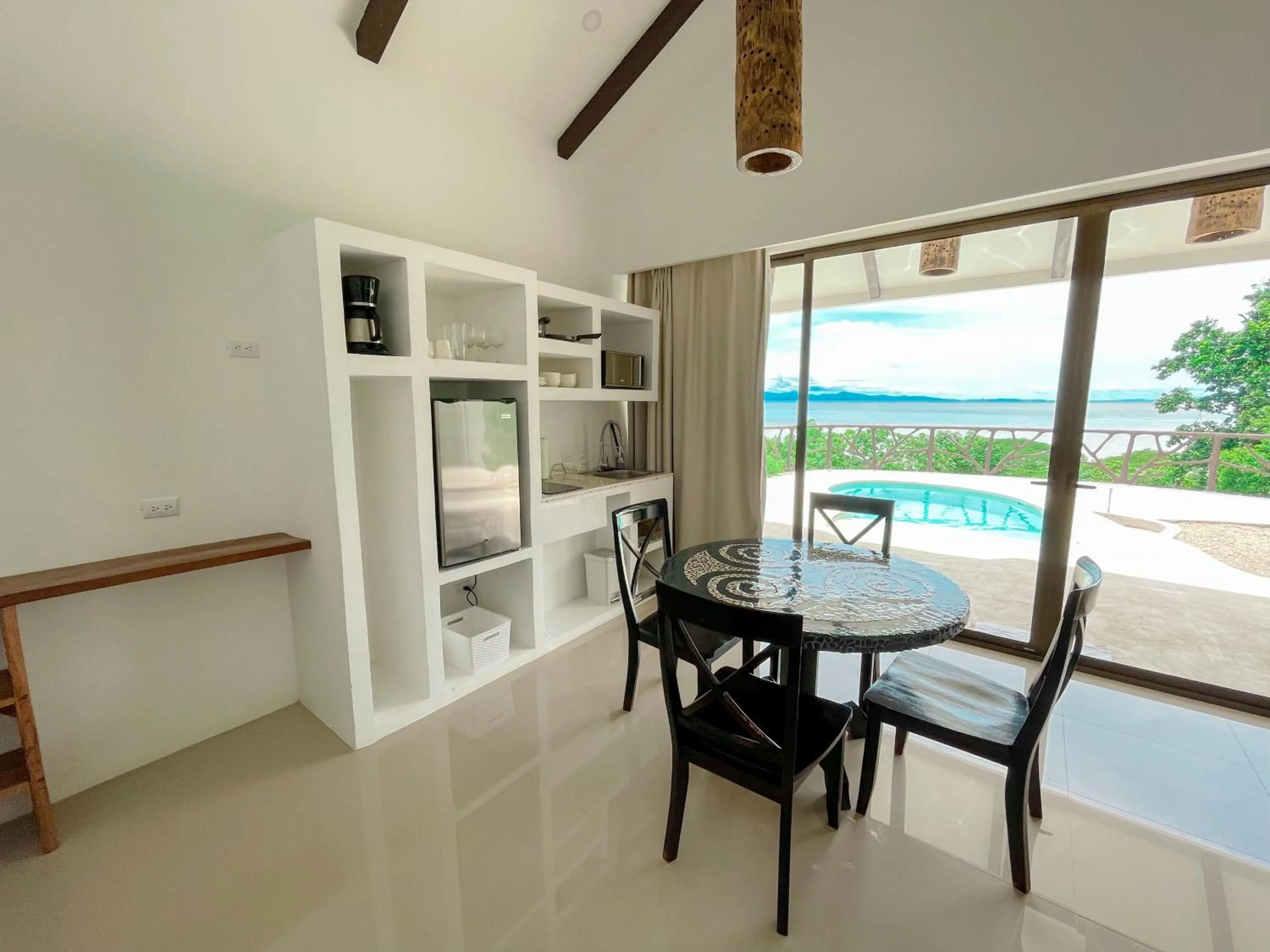 Dining area in Akua Suites Ocean View