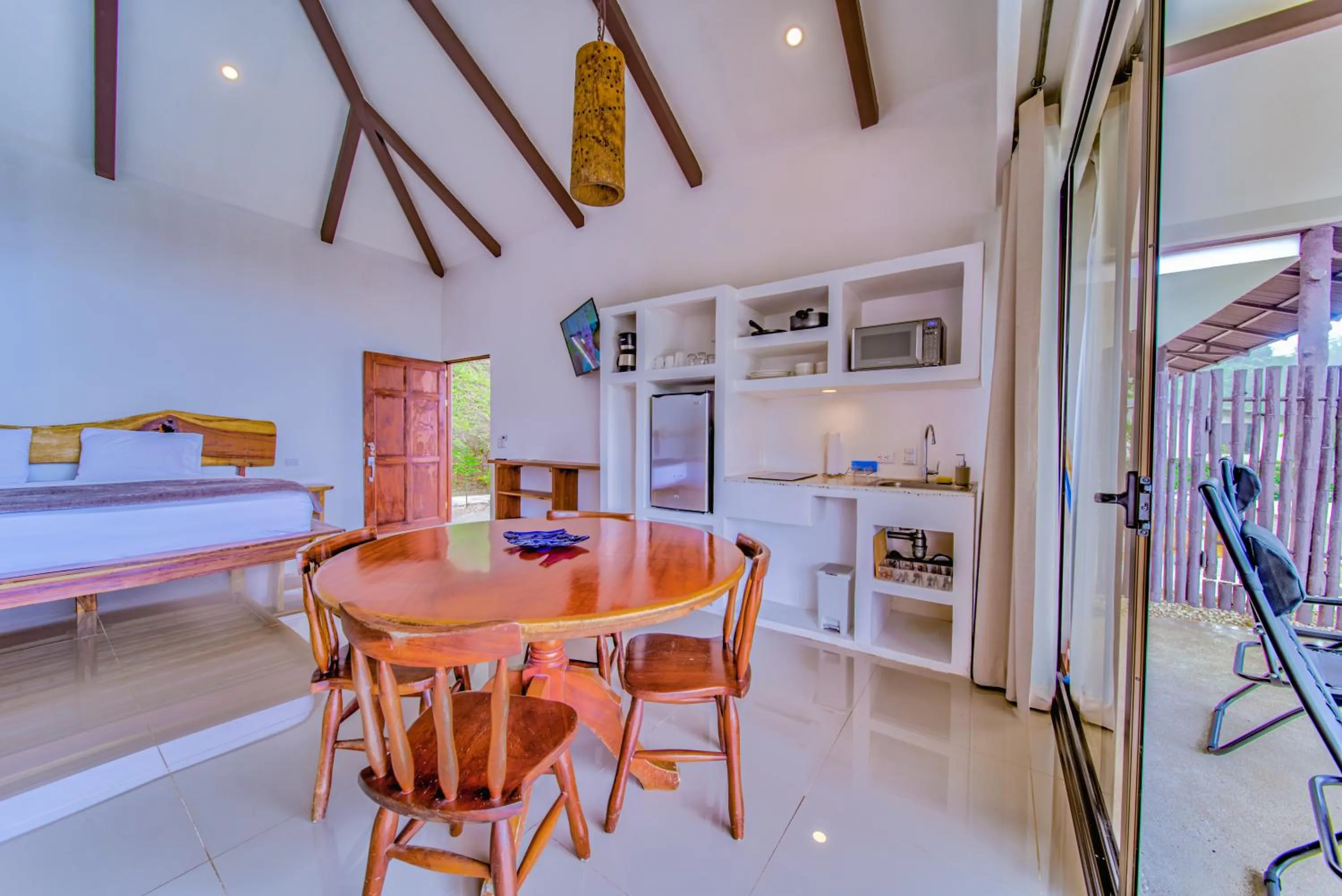 Dining area in Akua Suites Ocean View