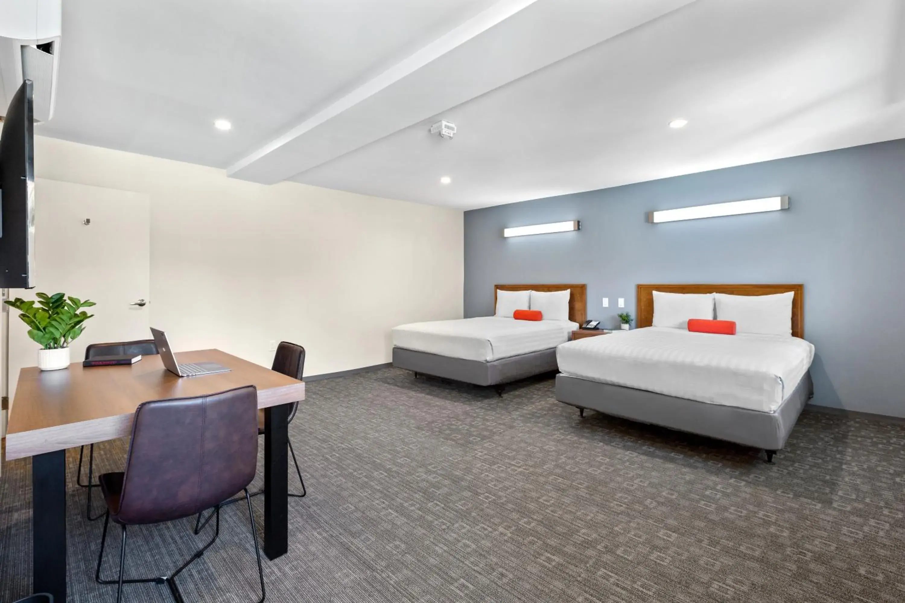 Photo of the whole room, Bed in Good Nite Inn Calabasas Photo of the whole room, Bed in Good Nite Inn Calabasas